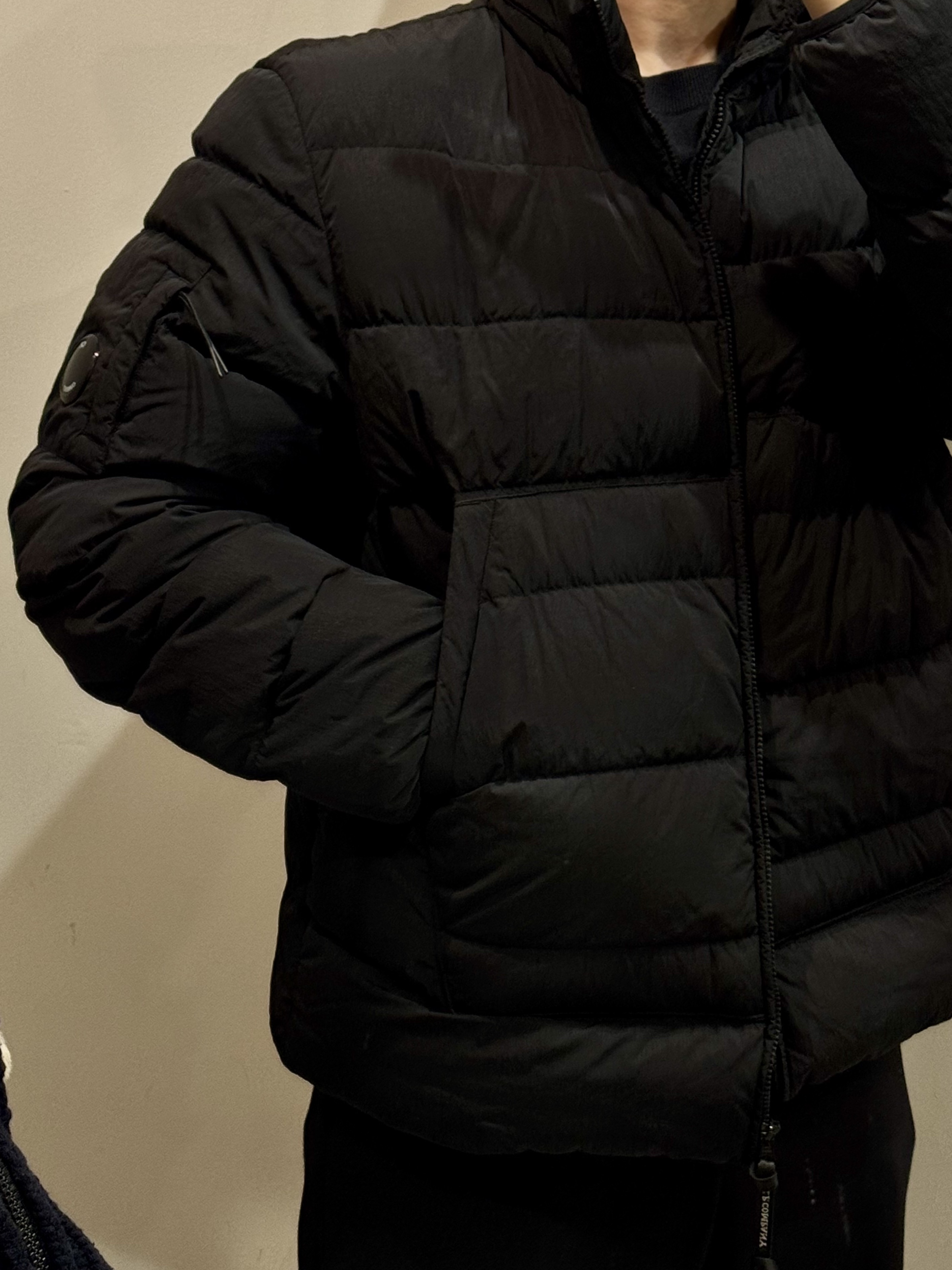 C.P. Company Eco-Chrome R Down Jacket Black - 23FW 착용 스타일 - 1