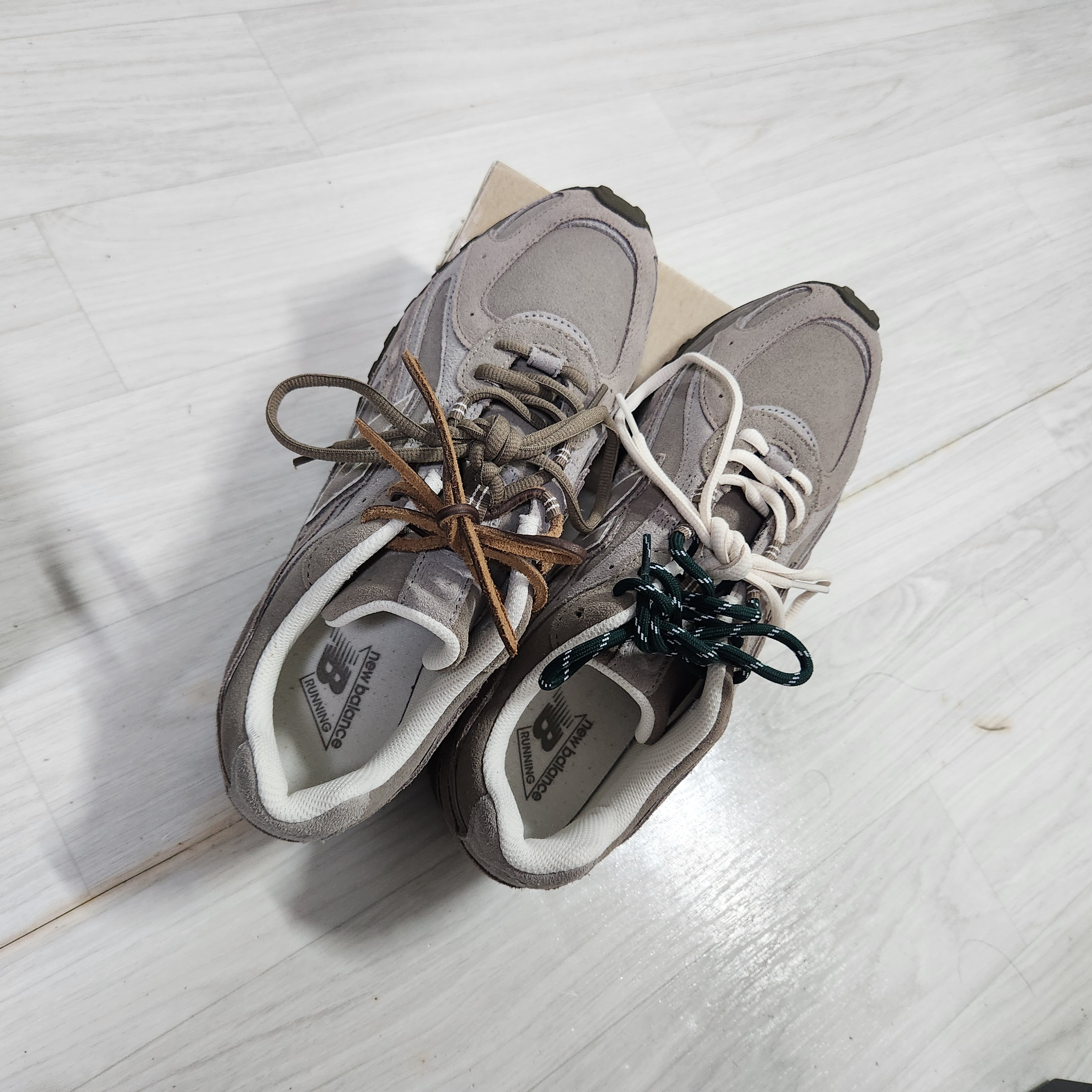 New Balance 204L Suede Mushroom Arid Stone 착용 스타일 - 2