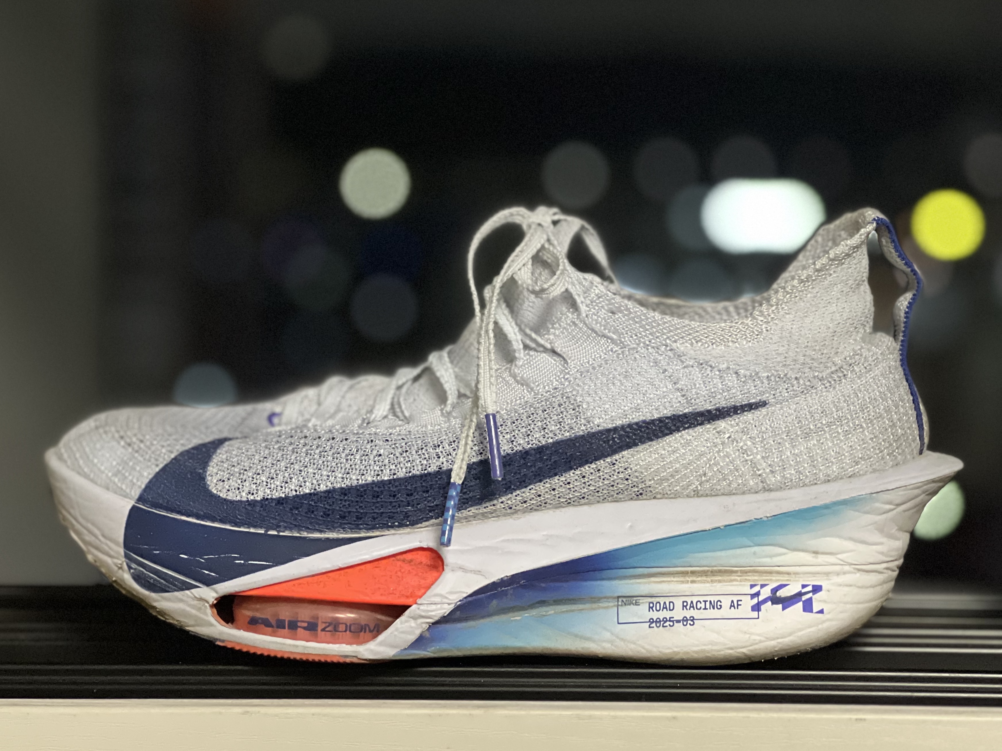 Asics Metaspeed Sky Tokyo Flash Red Black, Nike Air Zoom Alphafly Next% 3 Football Grey Ghost 착용 스타일 - 2