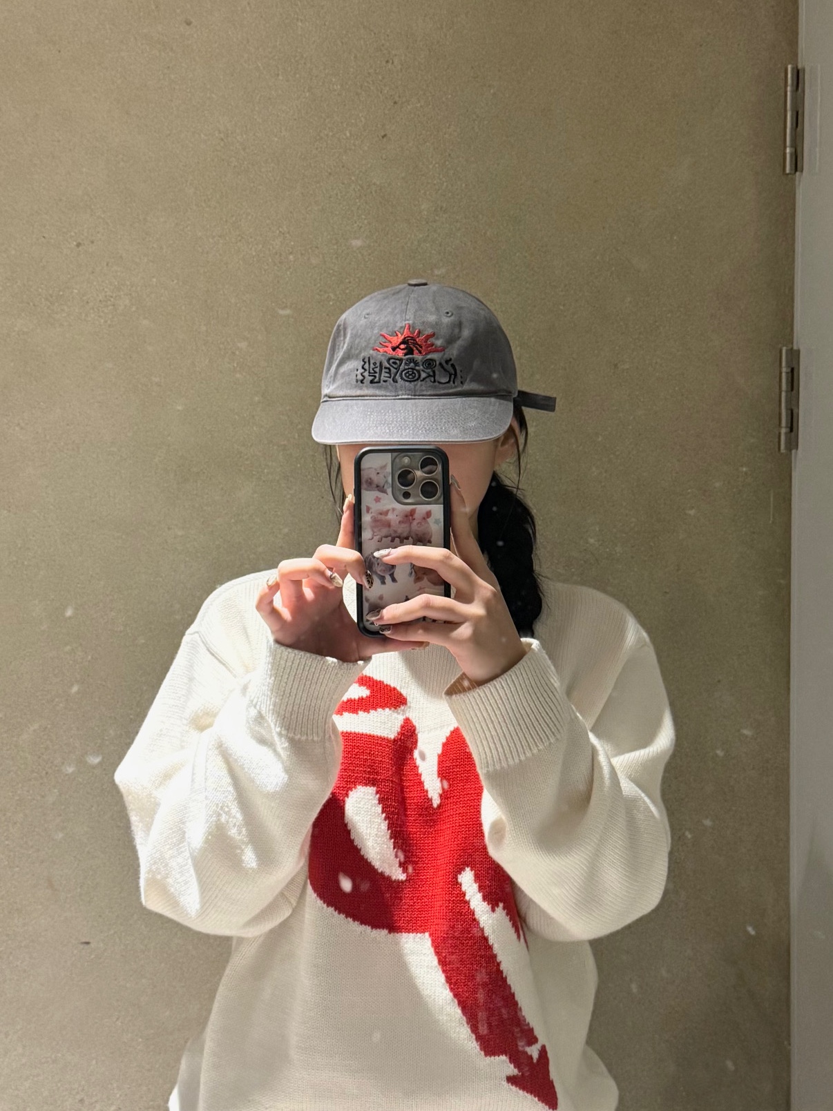 Hatchingroom x Mascompany Kokopelli Cap Charcoal 착용 스타일