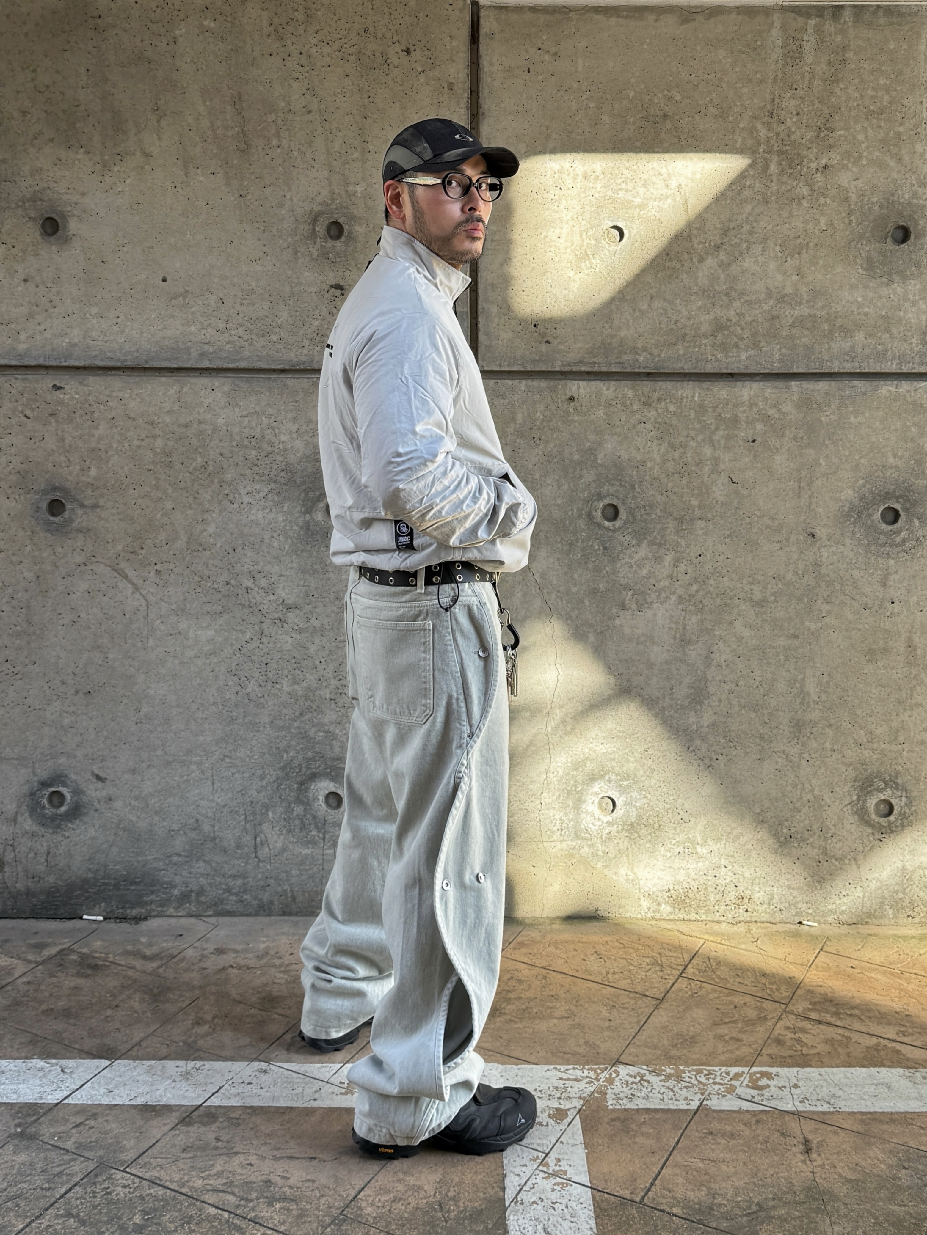 Sansan Gear Cotton Wave Pants Grey, Gentle Monster x Maison Margiela MM211 Black Clear 착용 스타일 - 3