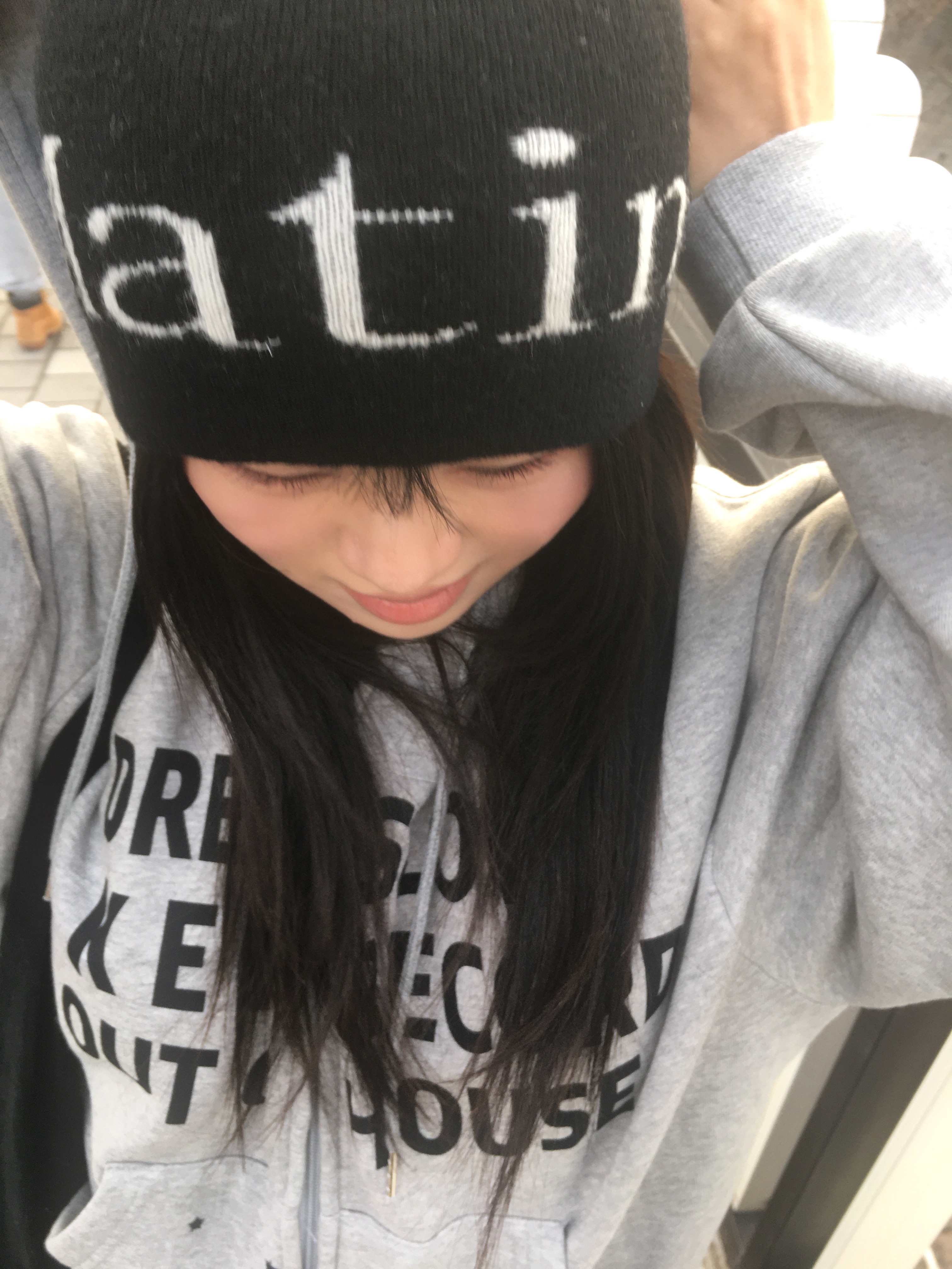 SLOW RECORD HOUSE Typo Star Hood Zip-Up Grey 착용 스타일 - 5