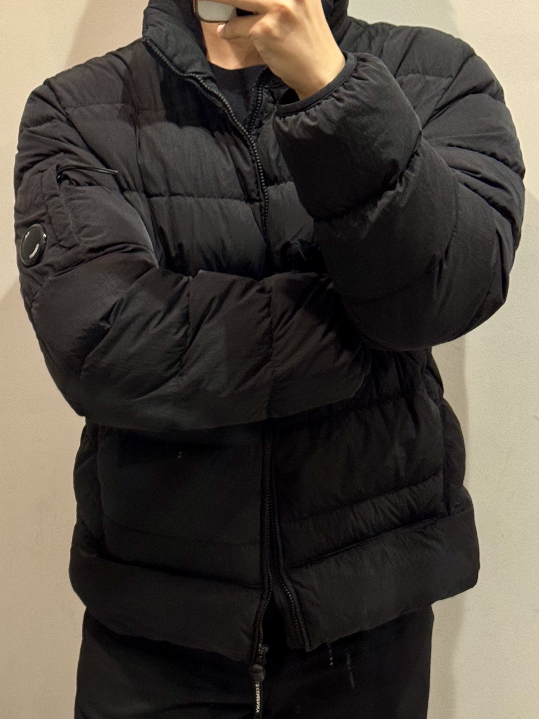 C.P. Company Eco-Chrome R Down Jacket Black - 23FW 착용 스타일 - 2
