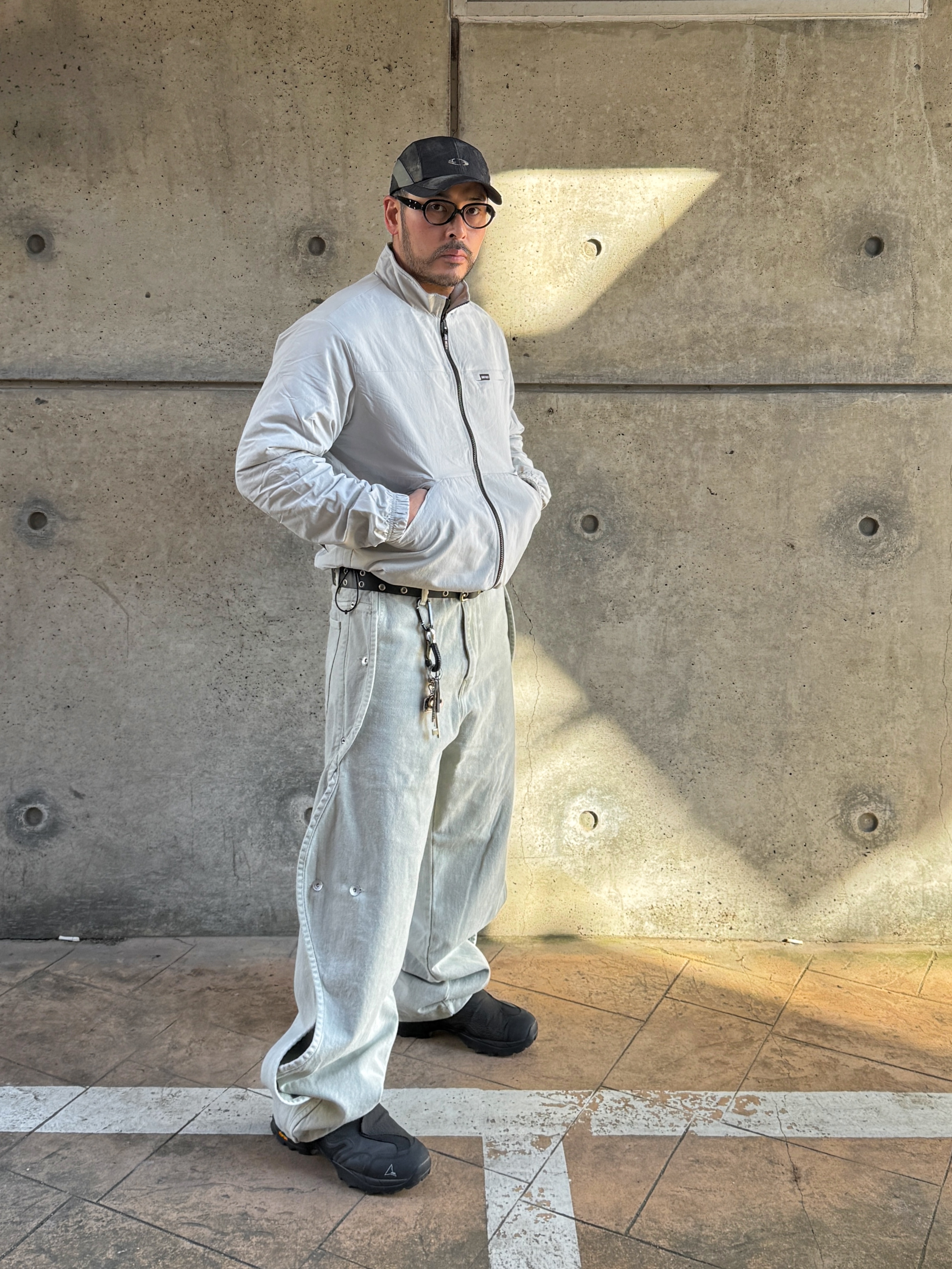 Sansan Gear Cotton Wave Pants Grey, Gentle Monster x Maison Margiela MM211 Black Clear 착용 스타일 - 5