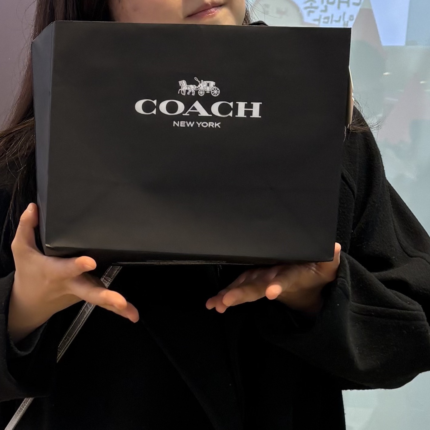 Coach Tabby Shoulder Bag 26 with Quilting Black 착용 스타일 - 3