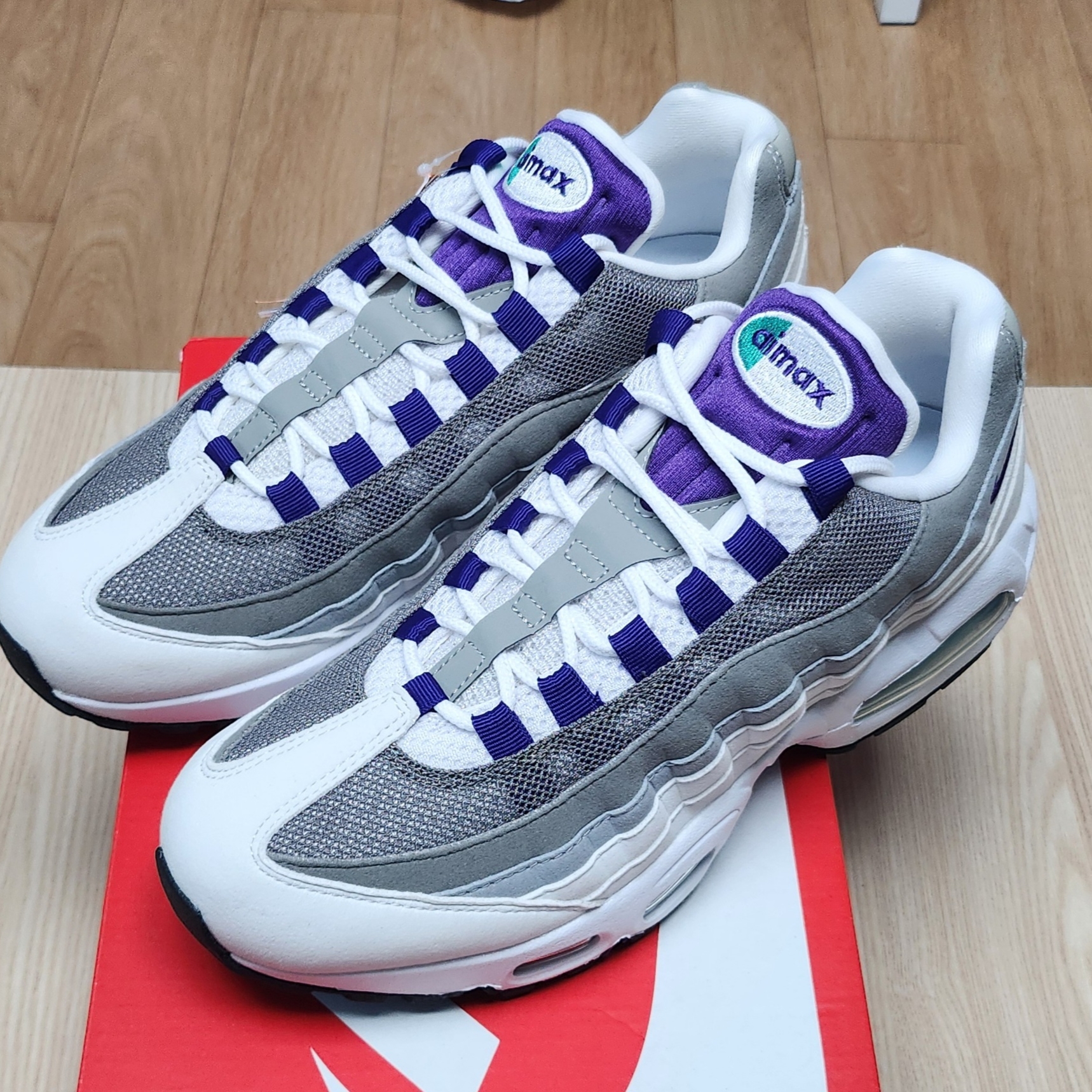 (W) Nike Air Max 95 White Emerald Green 착용 스타일 - 2