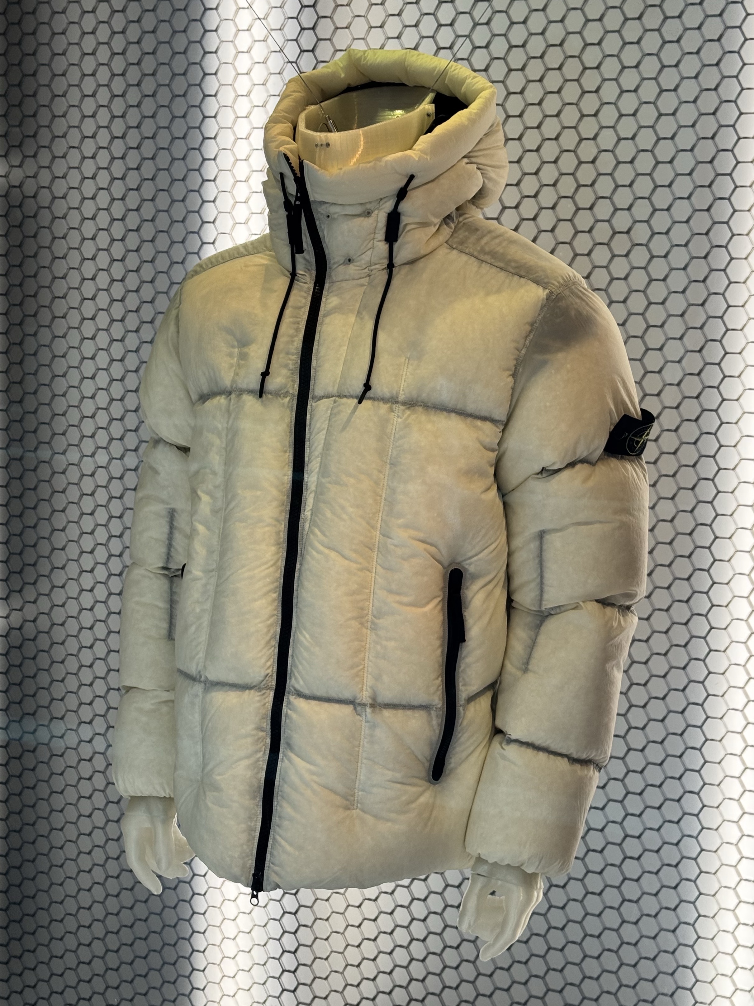 C.P. Company Eco-Chrome R Down Jacket Black - 23FW 착용 스타일 - 4