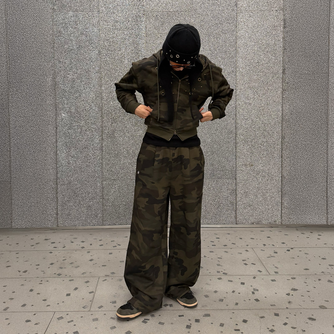 DAUSPICE Eyelet Stud Hoodie Zip-up Camo, DAUSPICE Symbol Sweat Pants Camo 착용 스타일