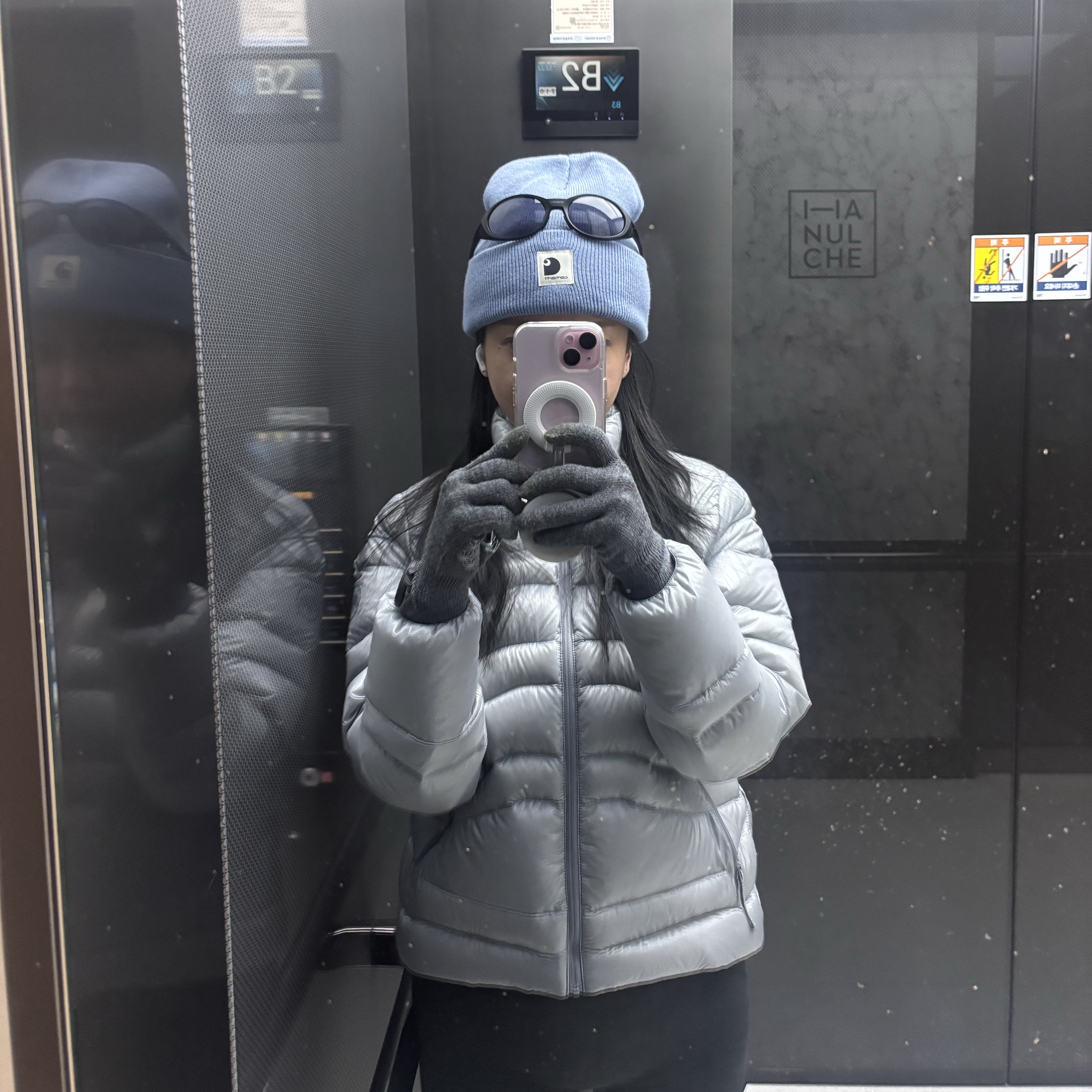Carhartt WIP Ashley Beanie Sorrent, Mammut Luftig in Jacket Blue 착용 스타일