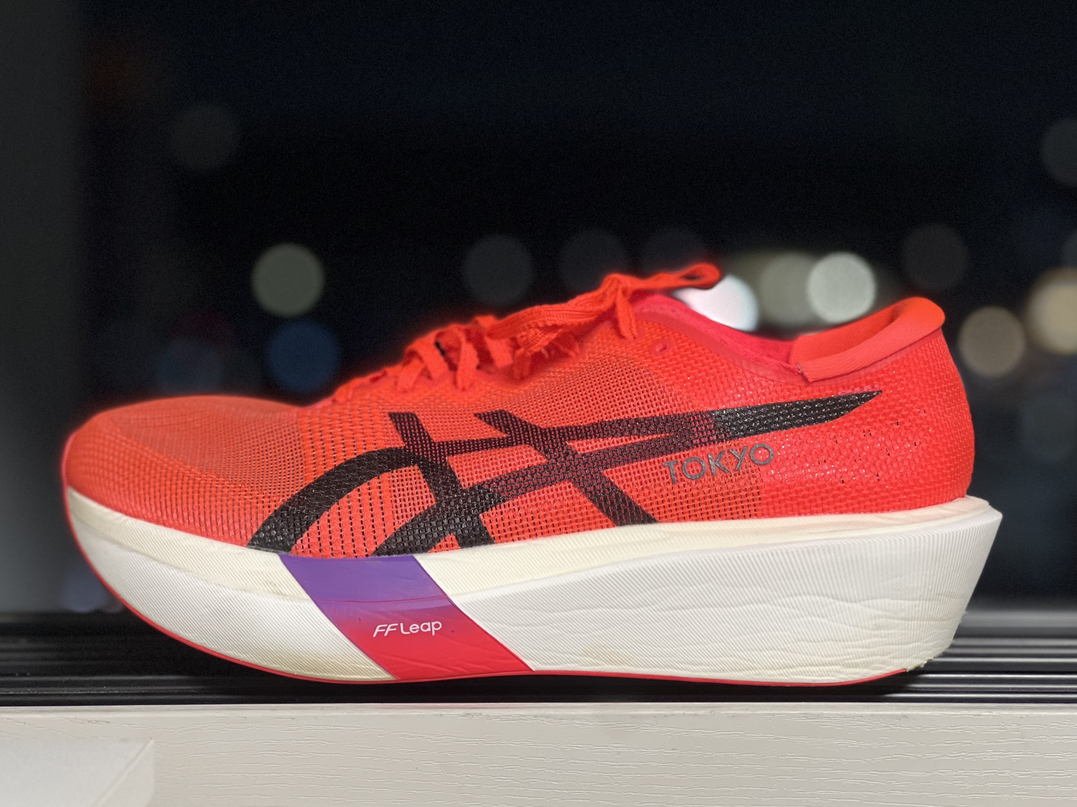Asics Metaspeed Sky Tokyo Flash Red Black, Nike Air Zoom Alphafly Next% 3 Football Grey Ghost 착용 스타일 - 1