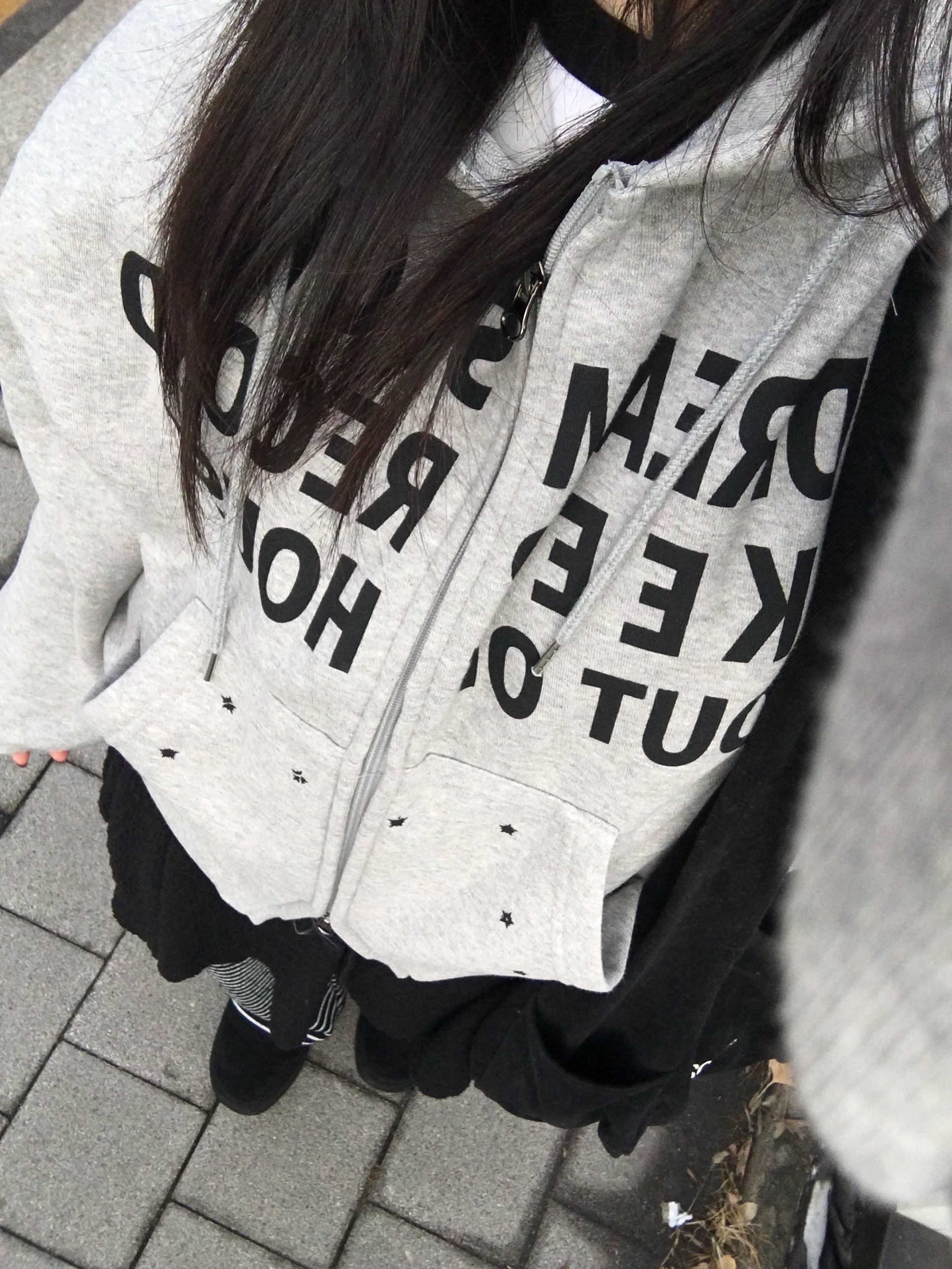 SLOW RECORD HOUSE Typo Star Hood Zip-Up Grey 착용 스타일 - 8