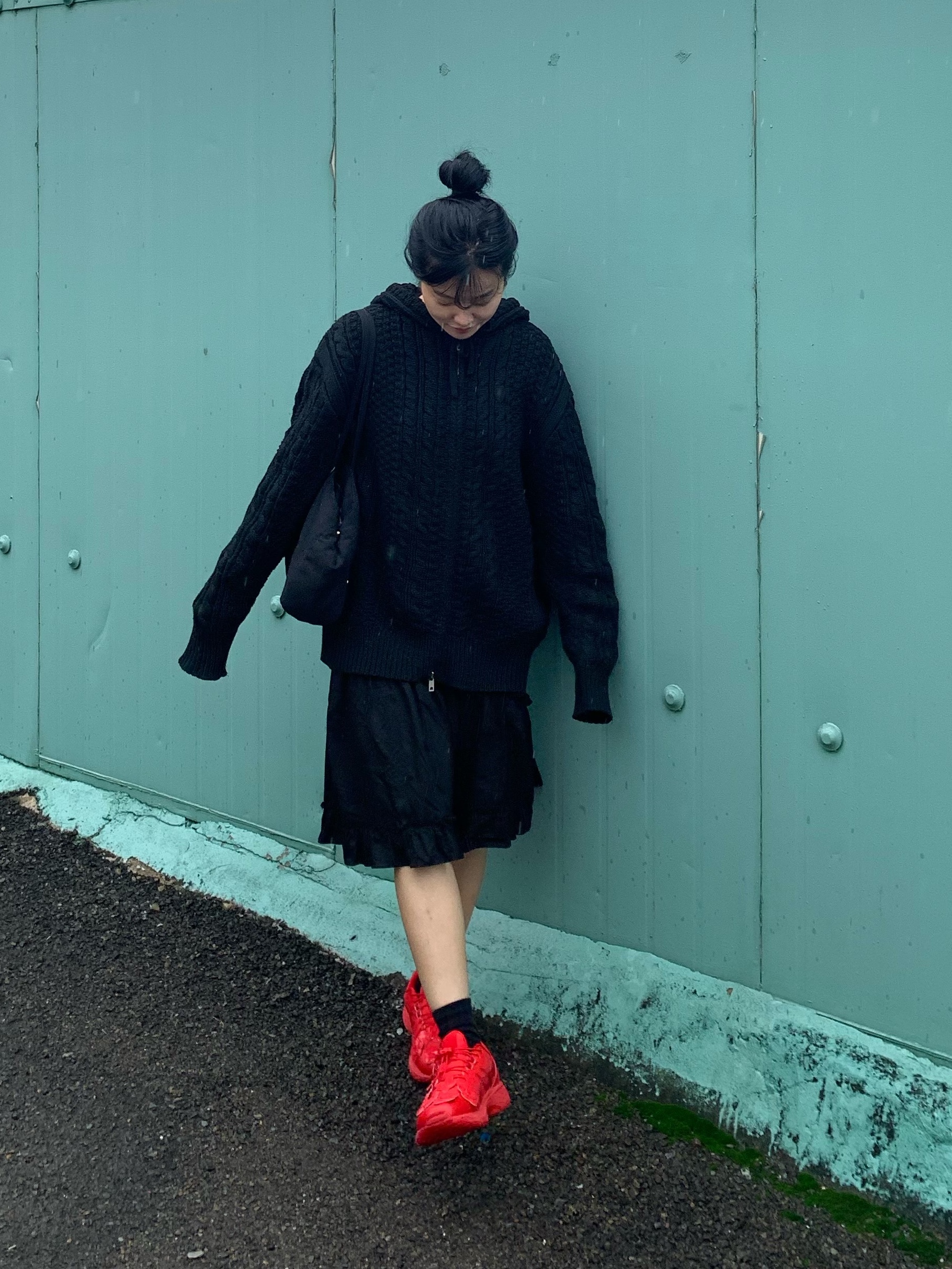Asics x Cecilie Bahnsen Gel-Terrain Red 착용 스타일 - 2