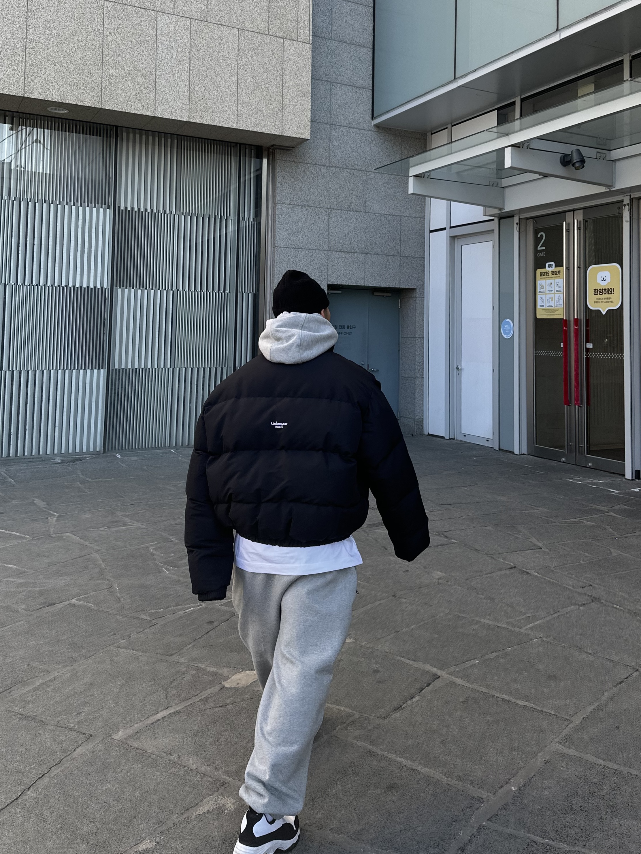 Stussy Basic Cuff Beanie Black, Nike NRG Solo Swoosh Fleece Hoodie Dark Grey Heather - Asia 착용 스타일 - 1