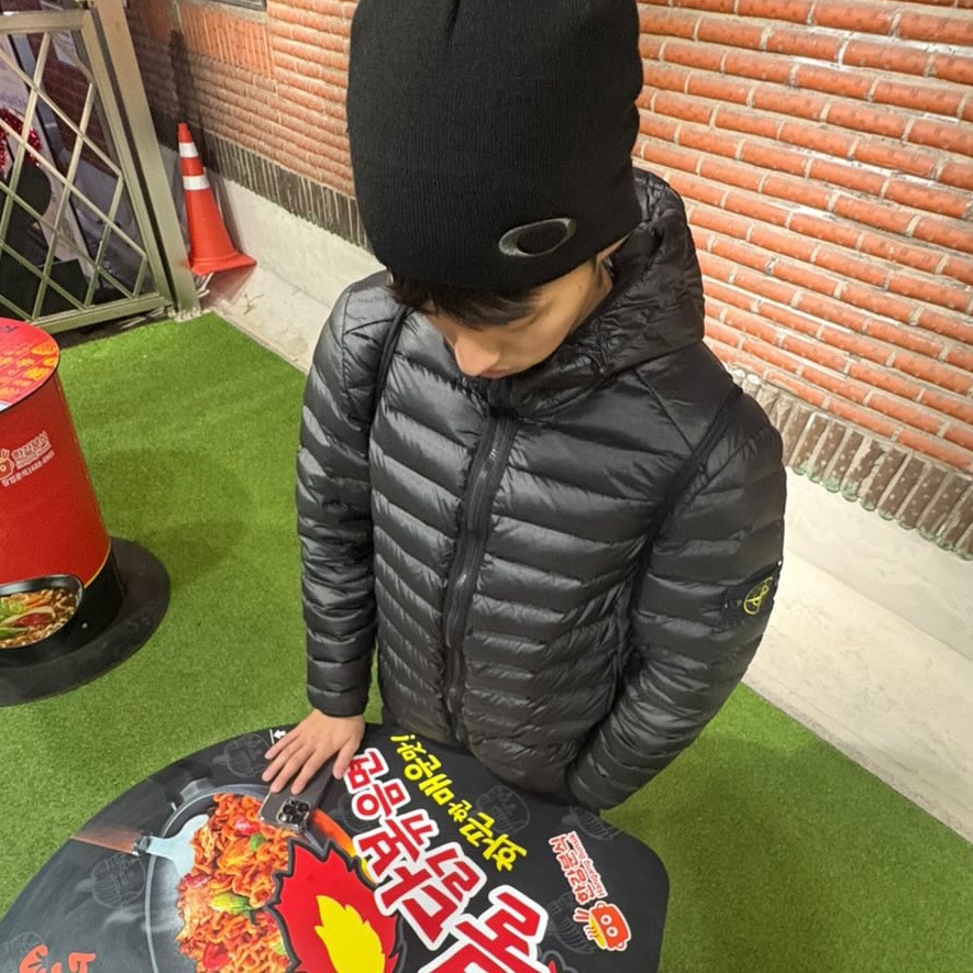 Oakley Tactical Beanie Black, Stone Island 40324 Loom Woven Chambers Recycled Nylon Down-TC Light Hooded Down Jacket Black - 24FW 착용 스타일