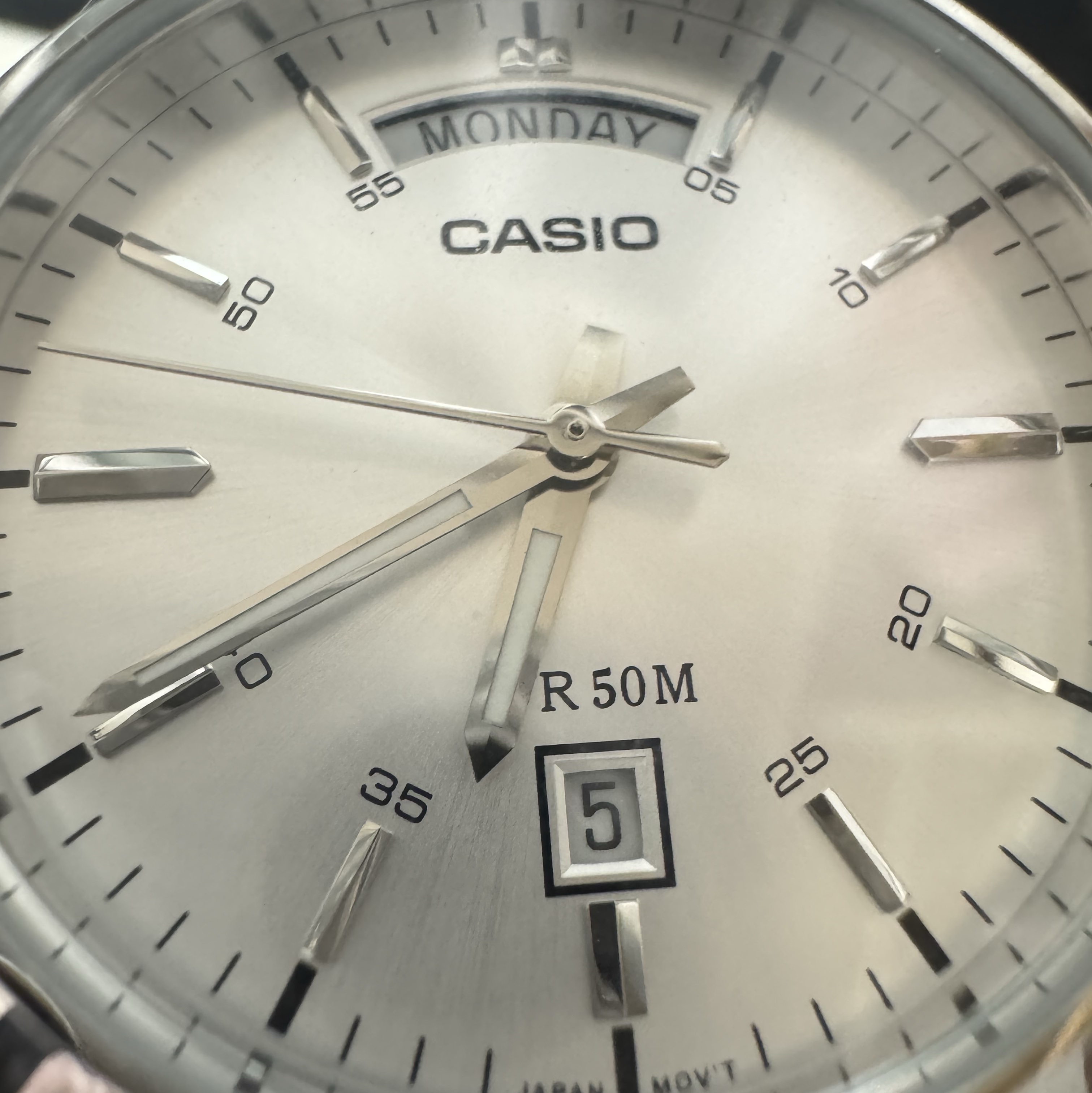 Casio MTP-1370L-7AVDF 착용 스타일