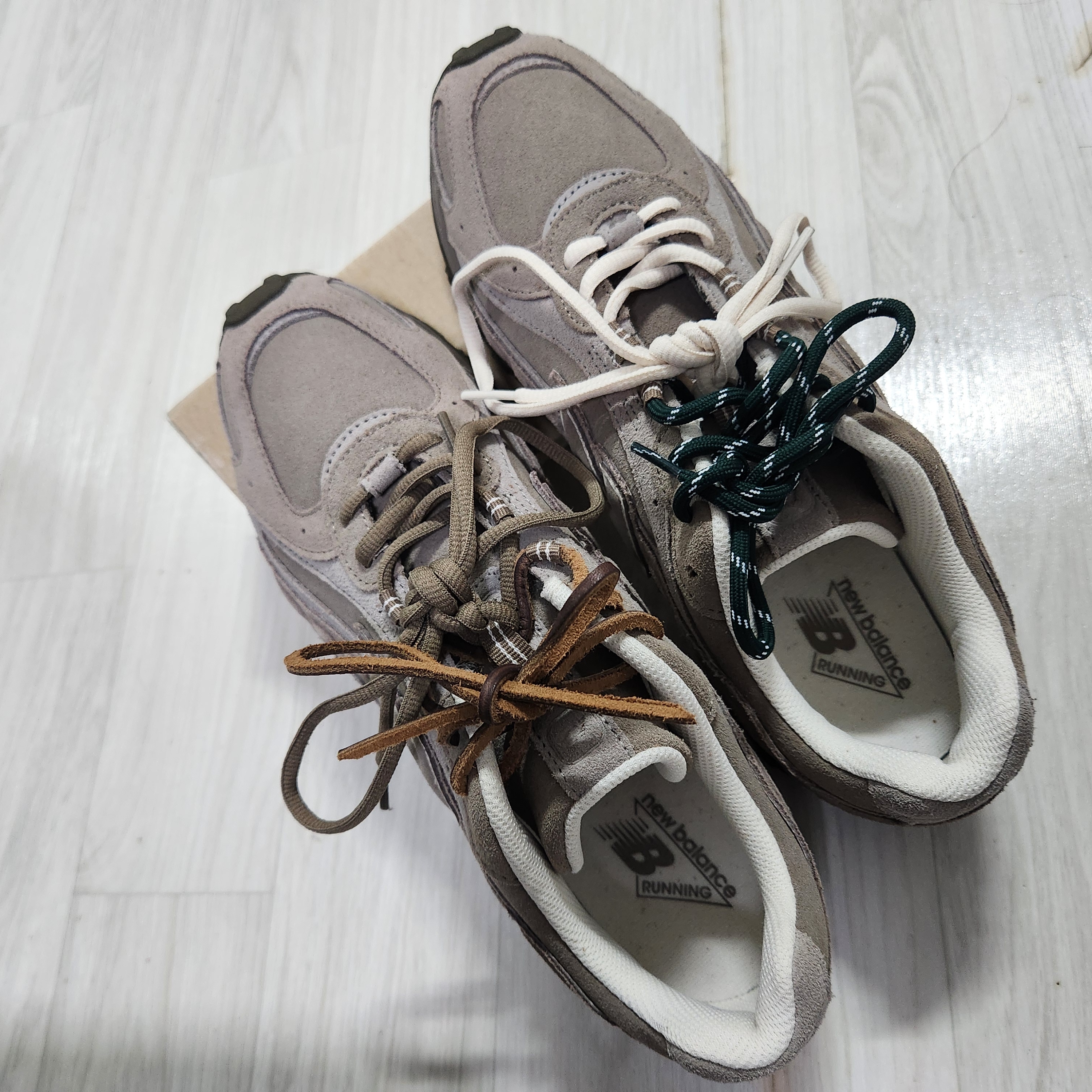 New Balance 204L Suede Mushroom Arid Stone 착용 스타일 - 1