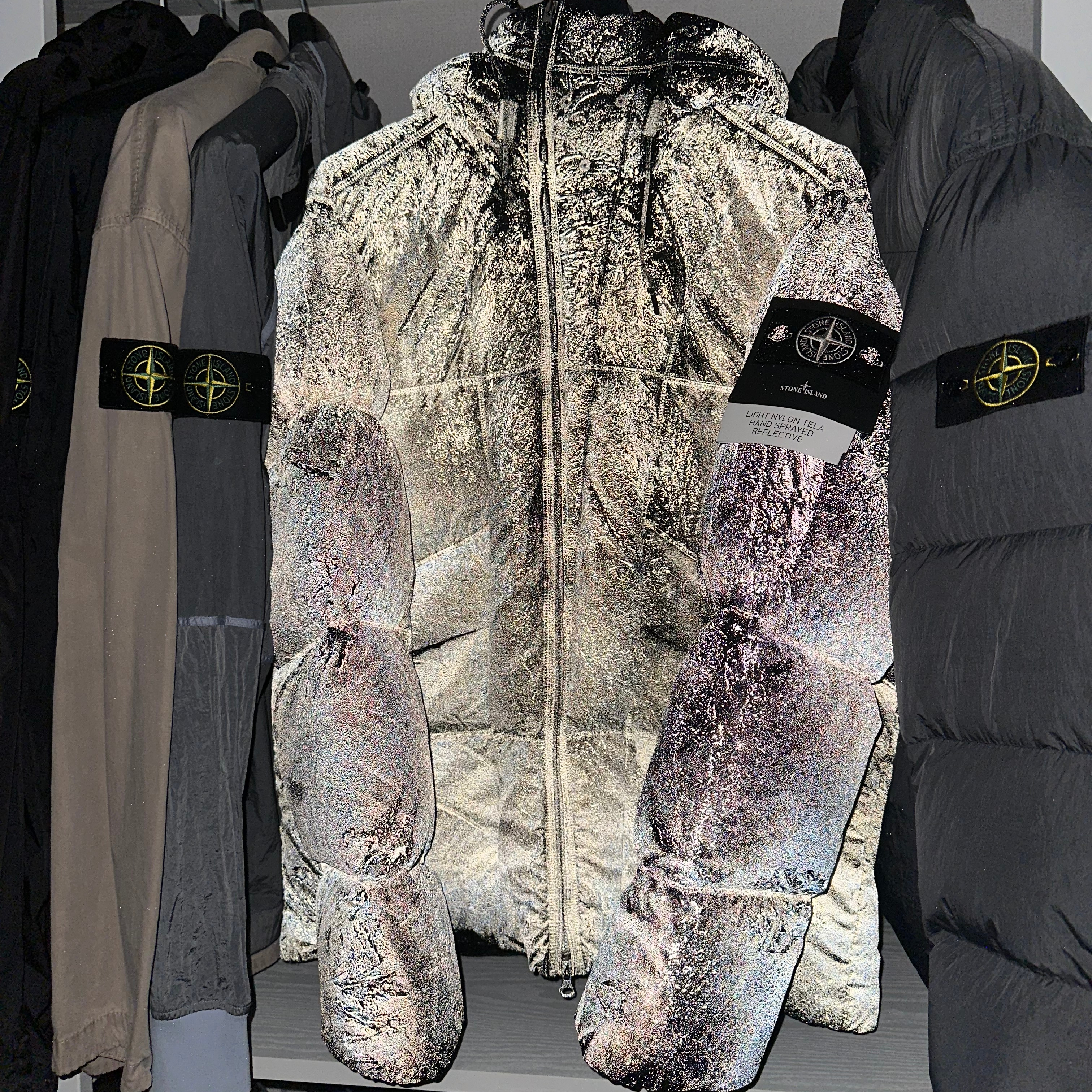 Stone Island 4100062 Light Nylon Tela Hand Sprayed Reflective Anti-Drop Lightweight Hooded Down Jacket Black - 26SS 착용 스타일 - 2