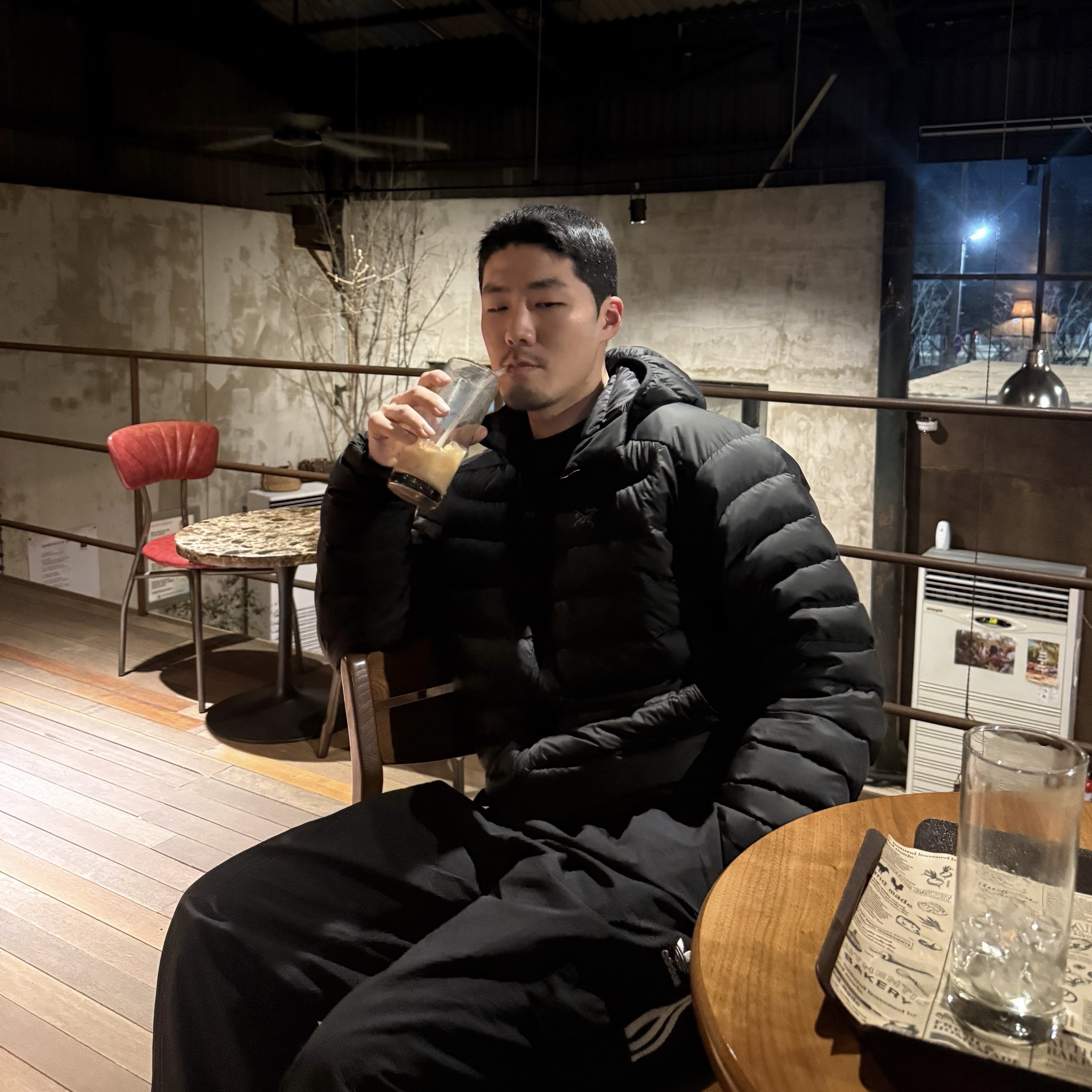 Arc'teryx Cerium Hoody Black, Salomon XT-6 ADV Black 착용 스타일