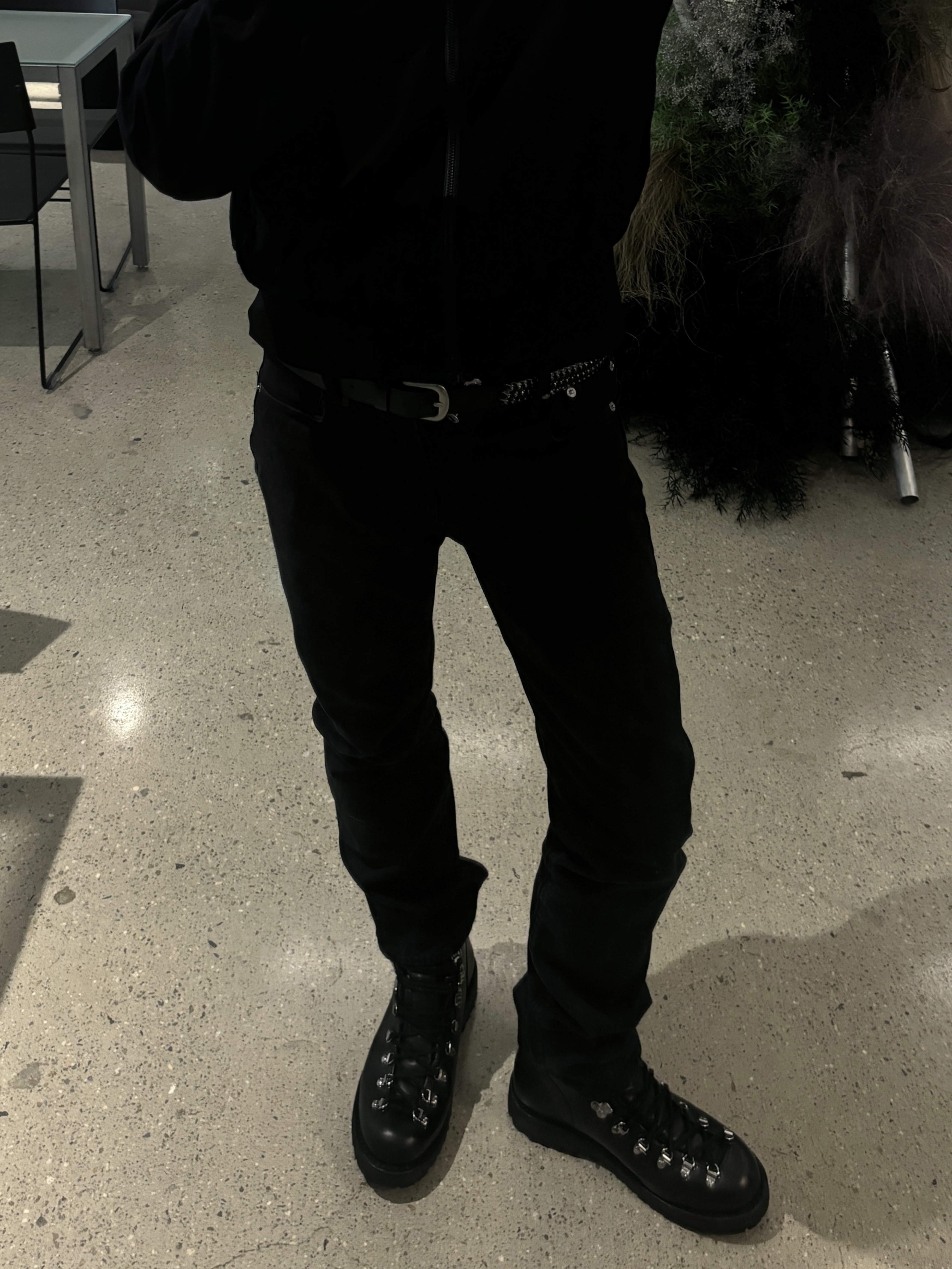 Levi's x JJJJound 501 93 Jean Black Overdye 착용 스타일 - 1