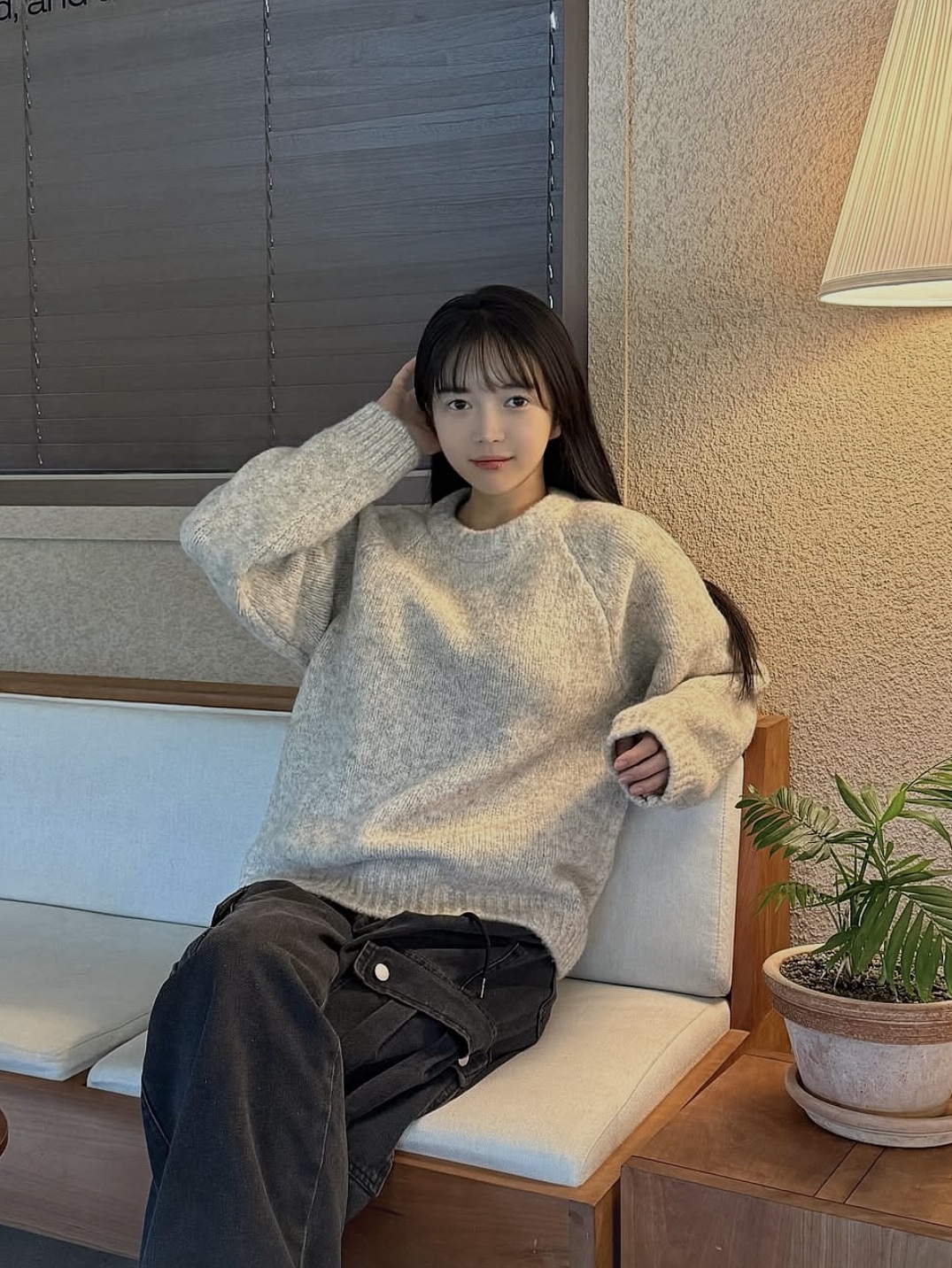 Knitted Boucle Reglan Crop Round Knit Oatmeal 착용 스타일
