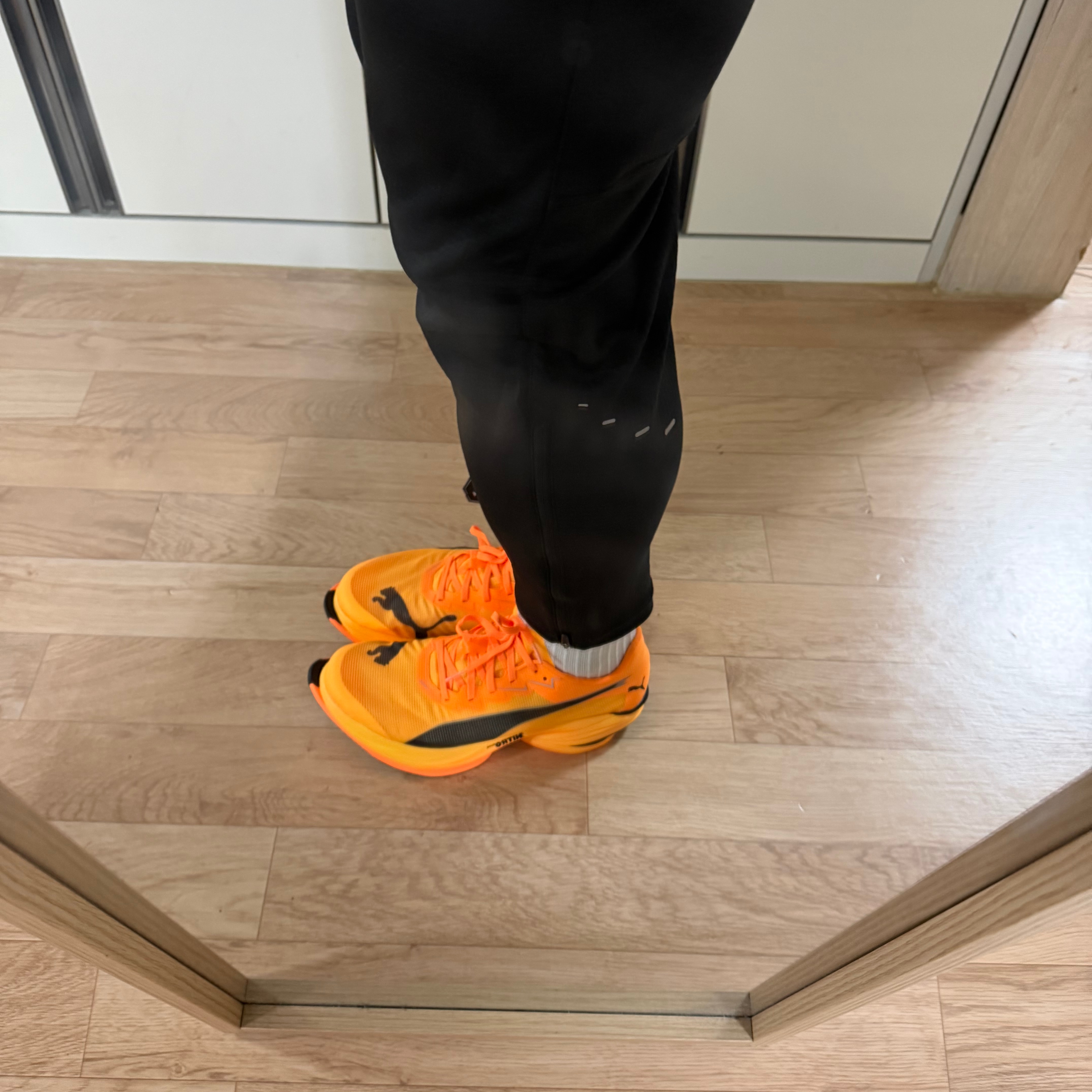 Puma Fast-R Nitro Elite 3 Heat Fire Sun Stream 착용 스타일 - 3