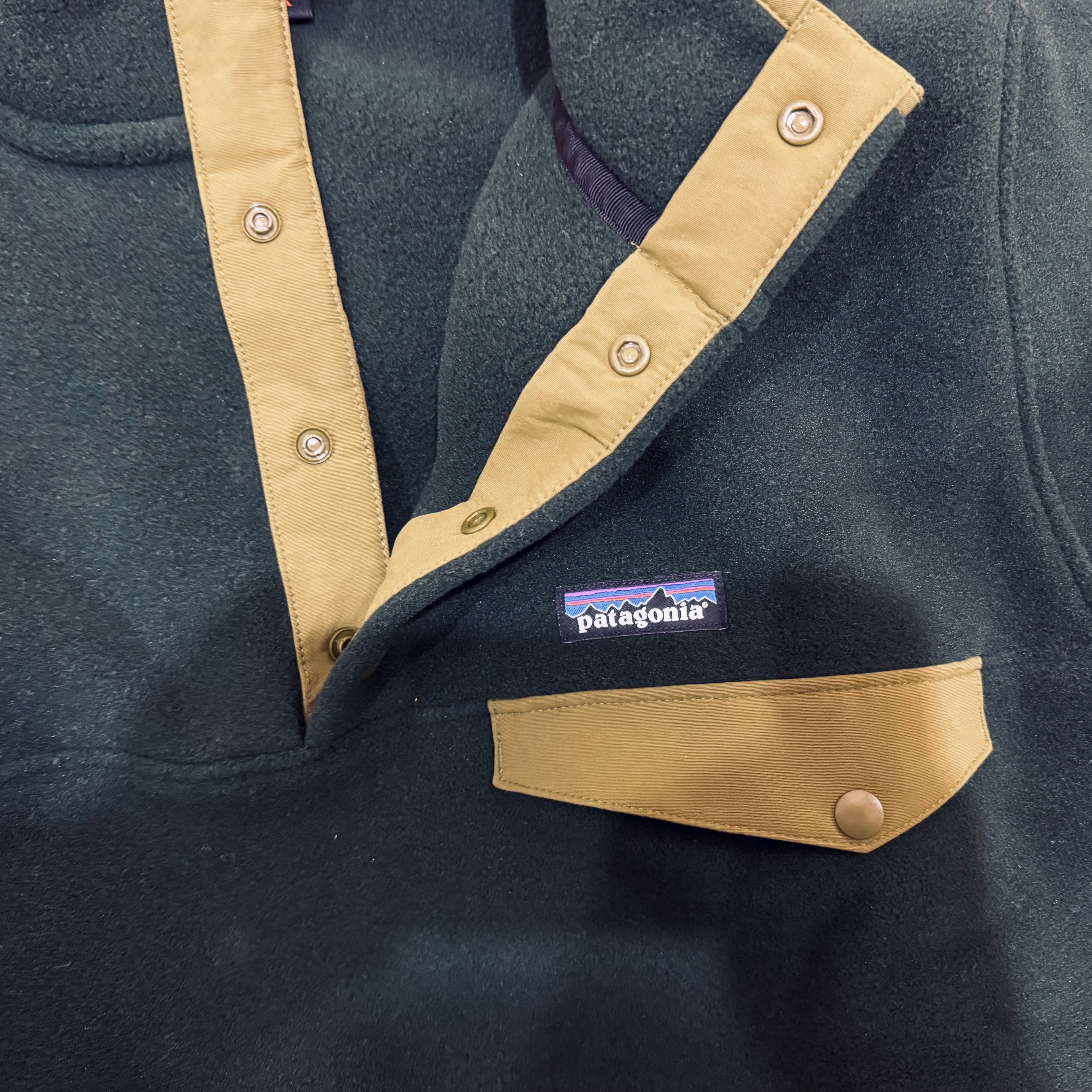 Patagonia Lightweight Synchilla Snap-T Fleece Pullover Old Growth Green 착용 스타일