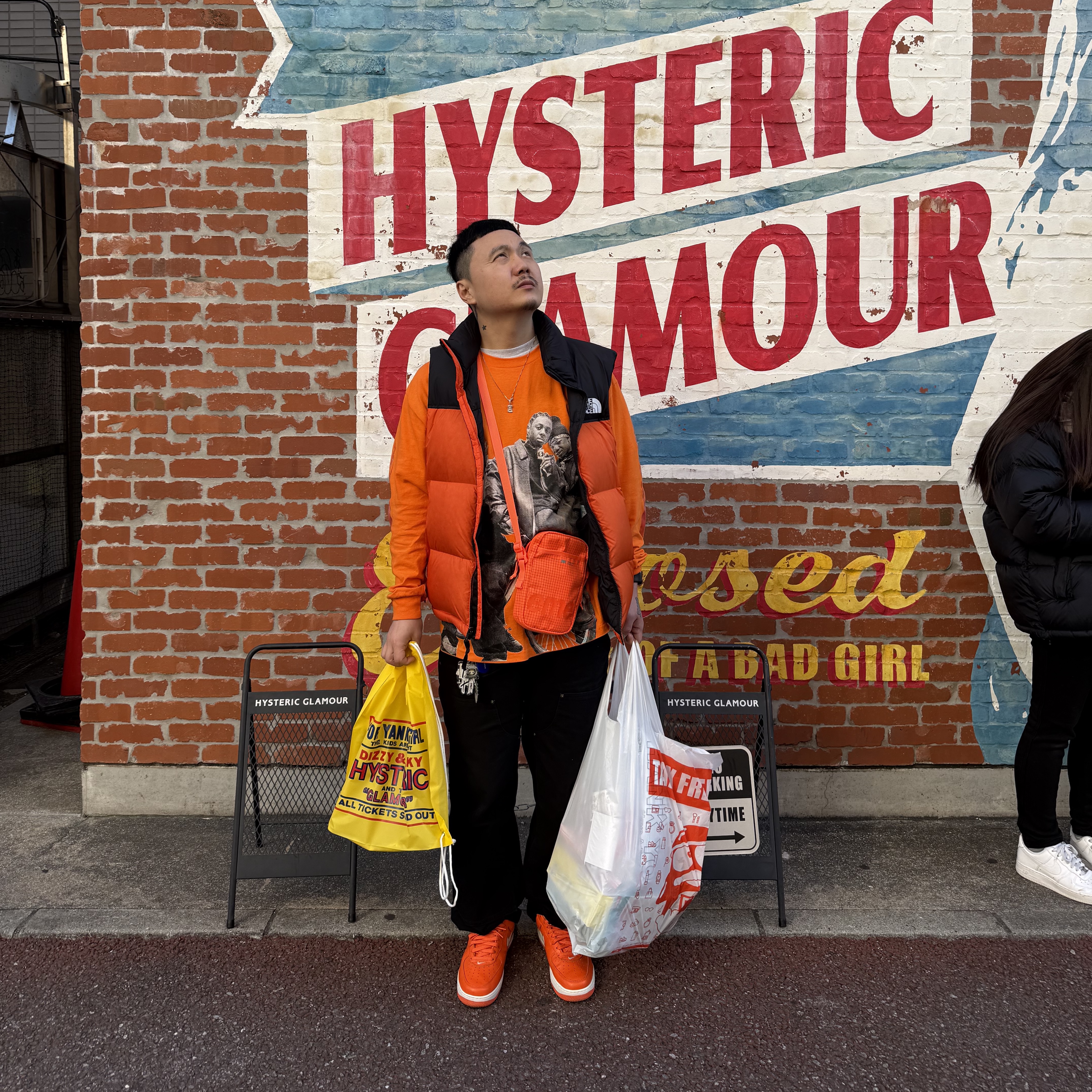 Nike Air Force 1 Low Retro Color of The Month Safety Orange 착용 스타일 - 2