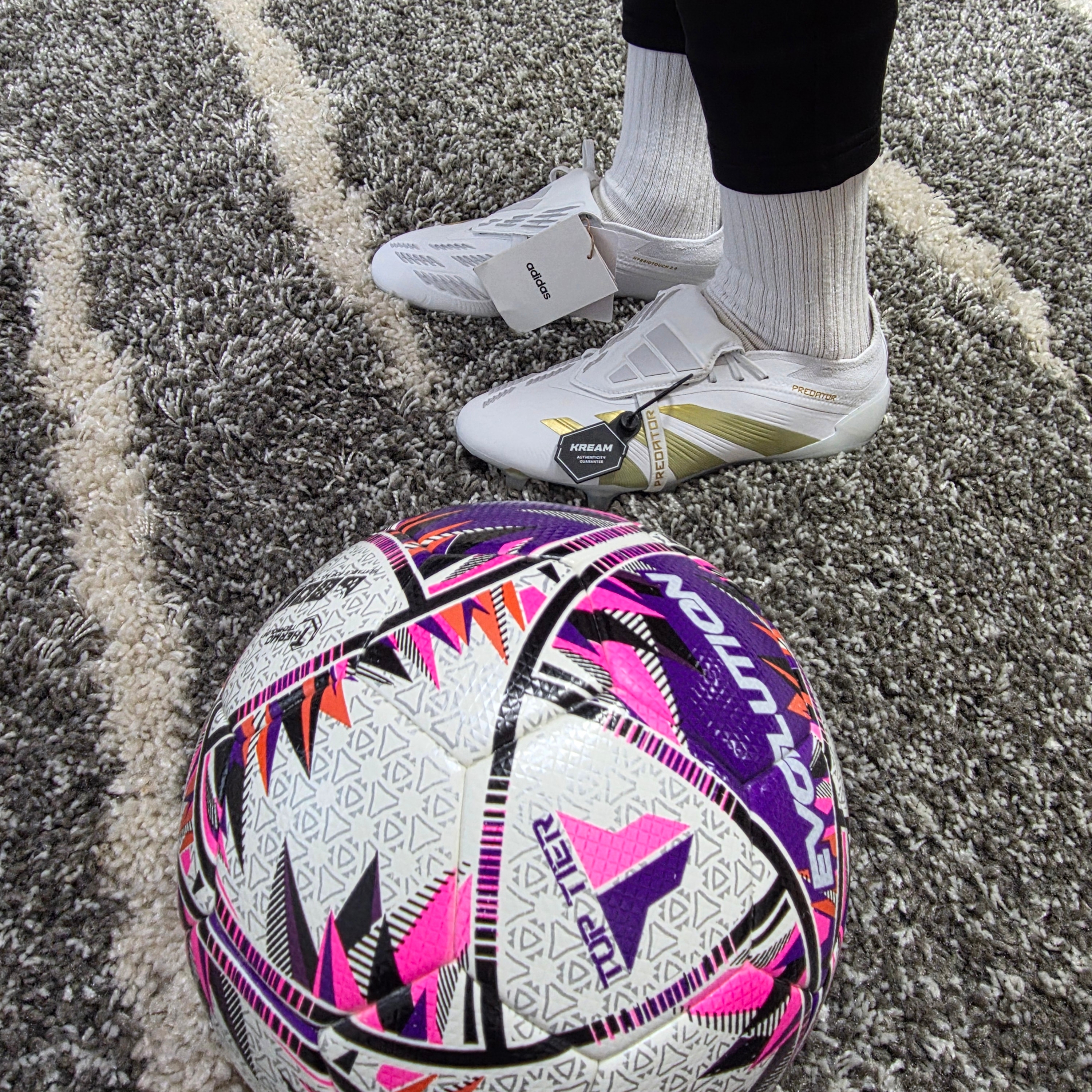Adidas Predator Elite Foldover Tongue FG Cloud White Gold Metallic 착용 스타일 - 1