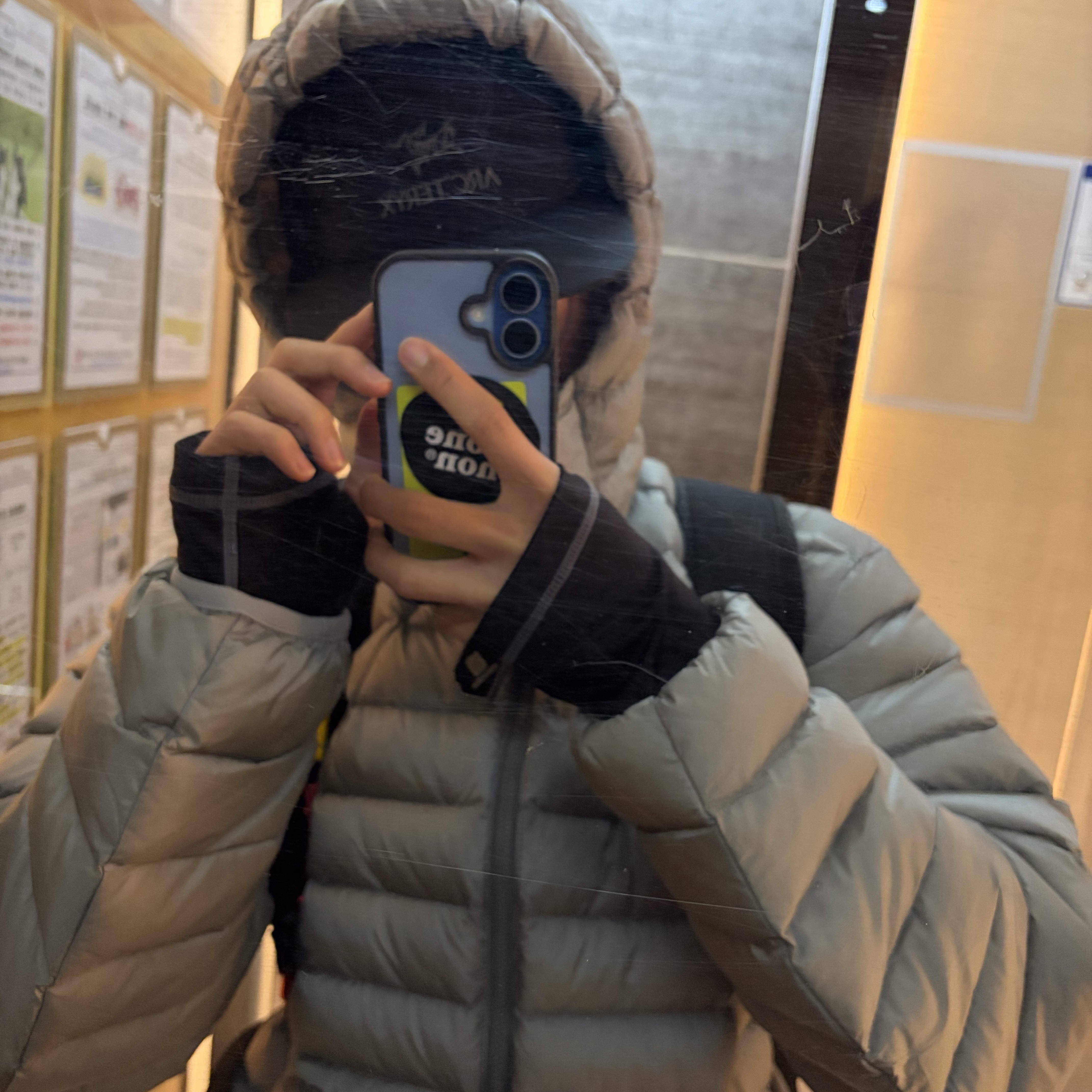 The North Face Ventus On Jacket Silver, Arc'teryx Gore 5 Panel Cap Black 착용 스타일