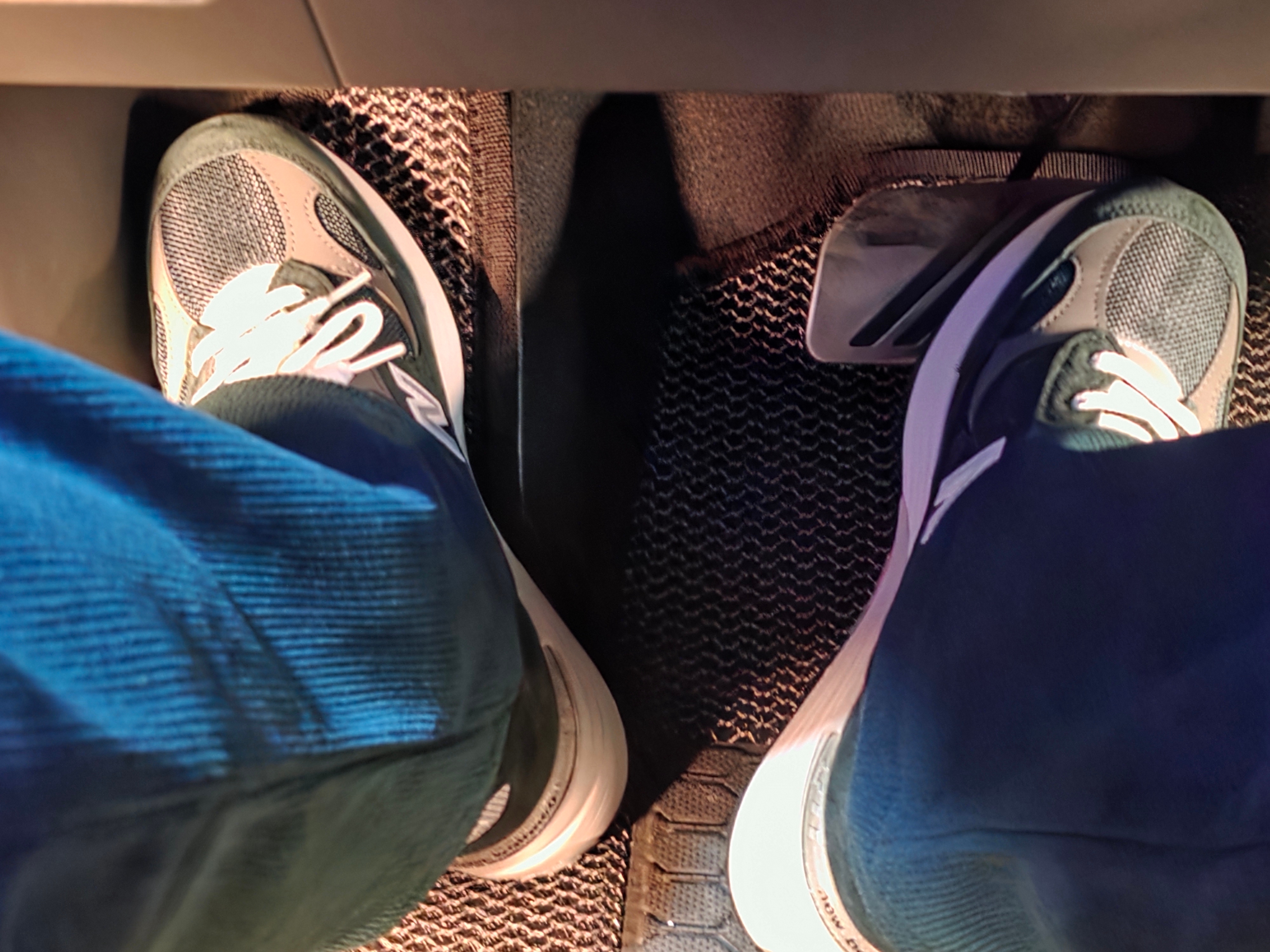 New Balance 992 Made in USA Core Navy 착용 스타일 - 2