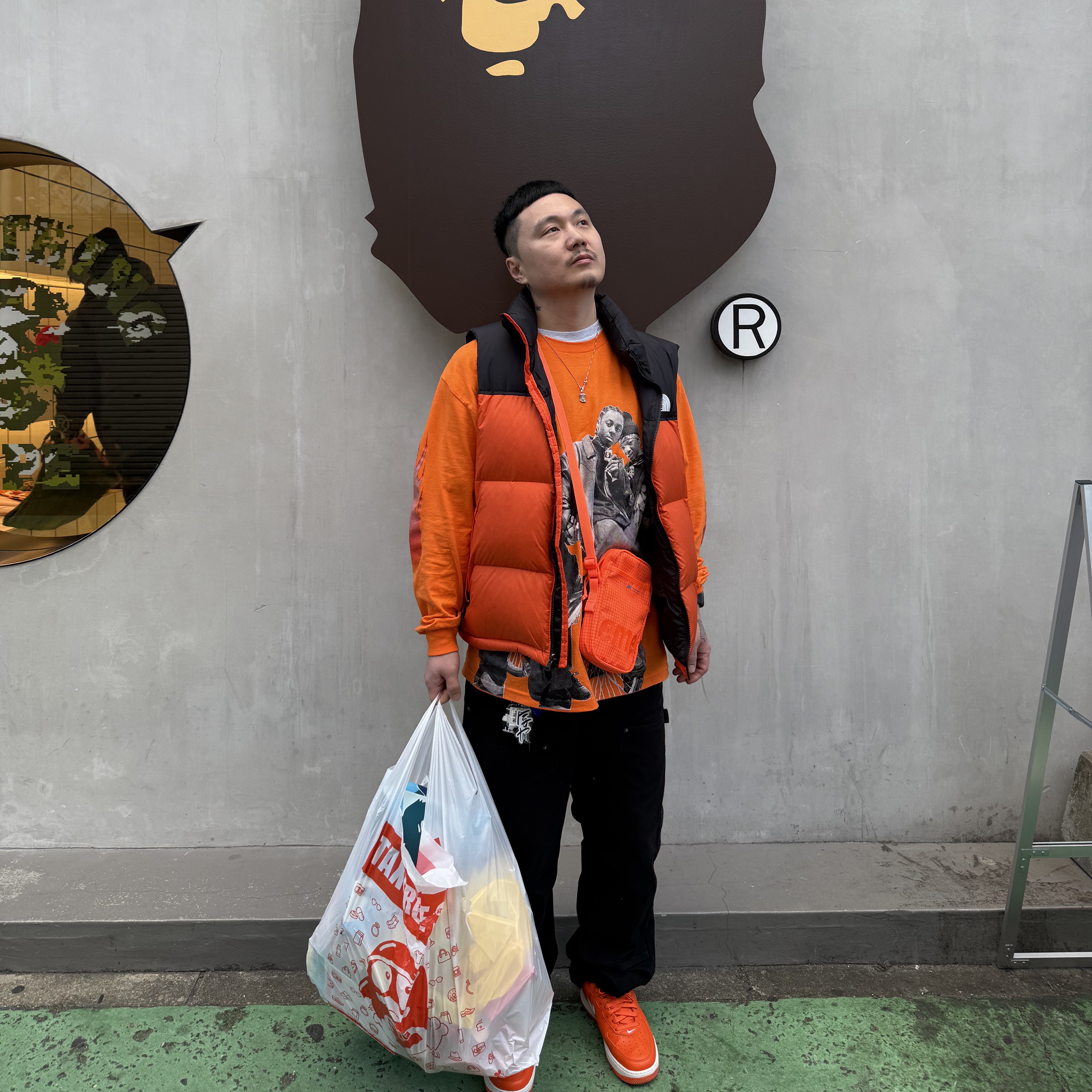 Nike Air Force 1 Low Retro Color of The Month Safety Orange 착용 스타일 - 5