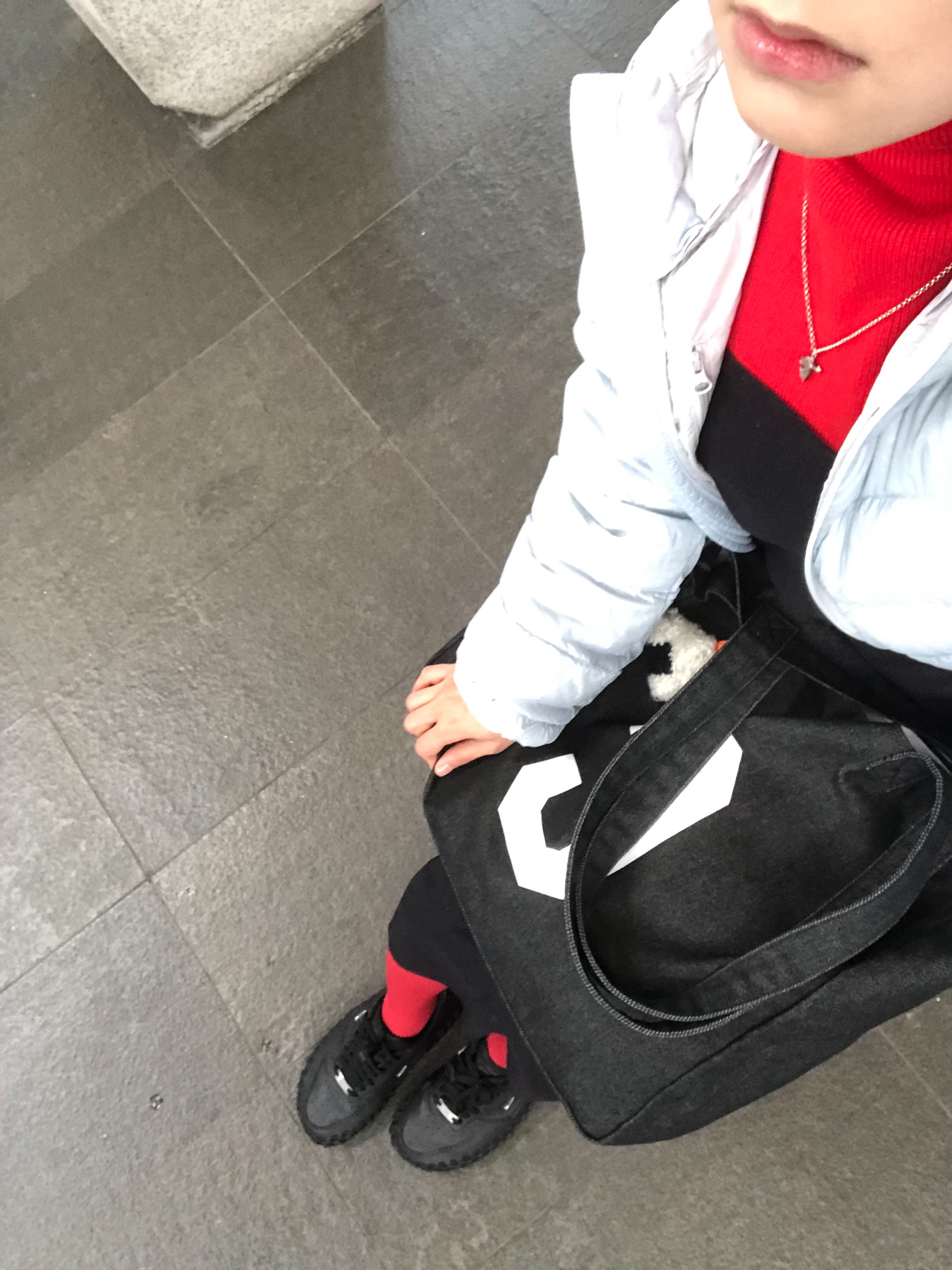 Nike x Jacquemus J Force 1 Low LX SP Black, WELTER EXPERIMENT Thermotrail Lightweight Pertex Down Jacket Sky Blue 착용 스타일 - 1