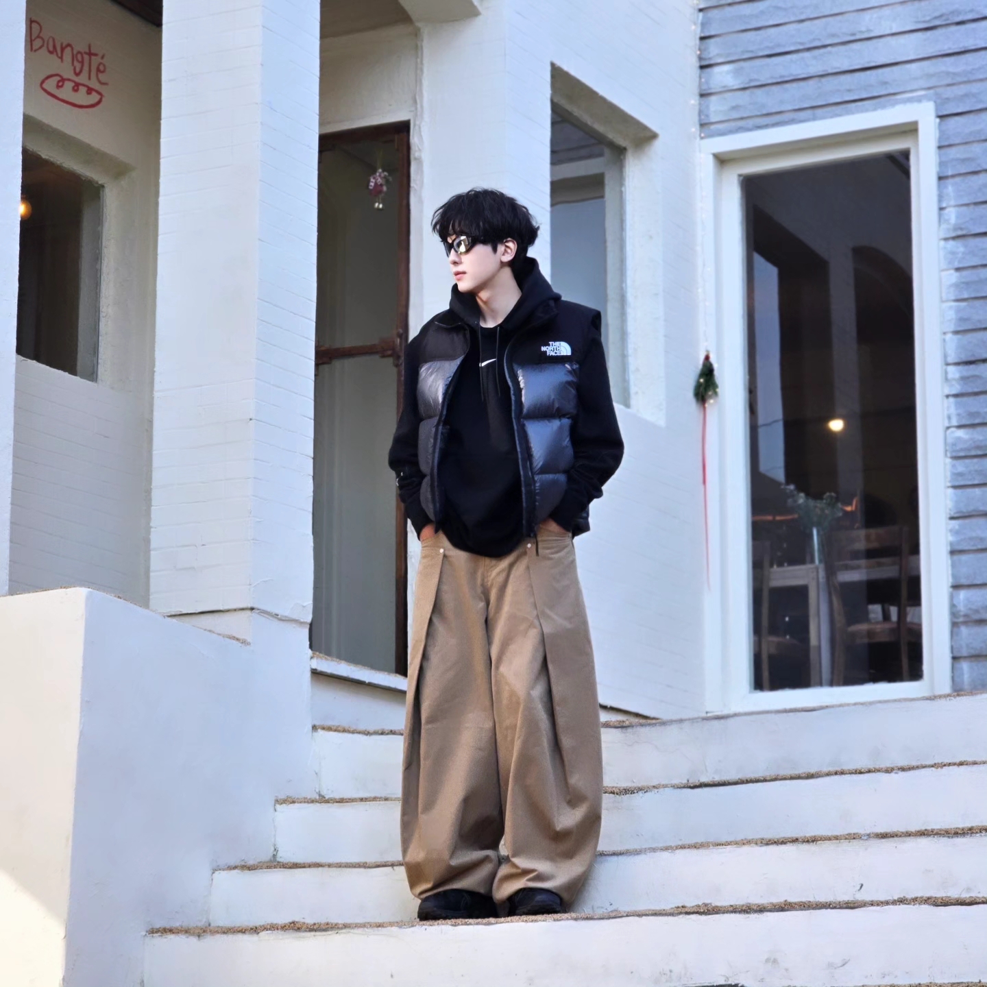 Nike x Drake Nocta Fleece Hoodie Black (FN7659-010), The North Face Novelty Nuptse Vest RDS Dark Gray - 25FW 착용 스타일 - 2