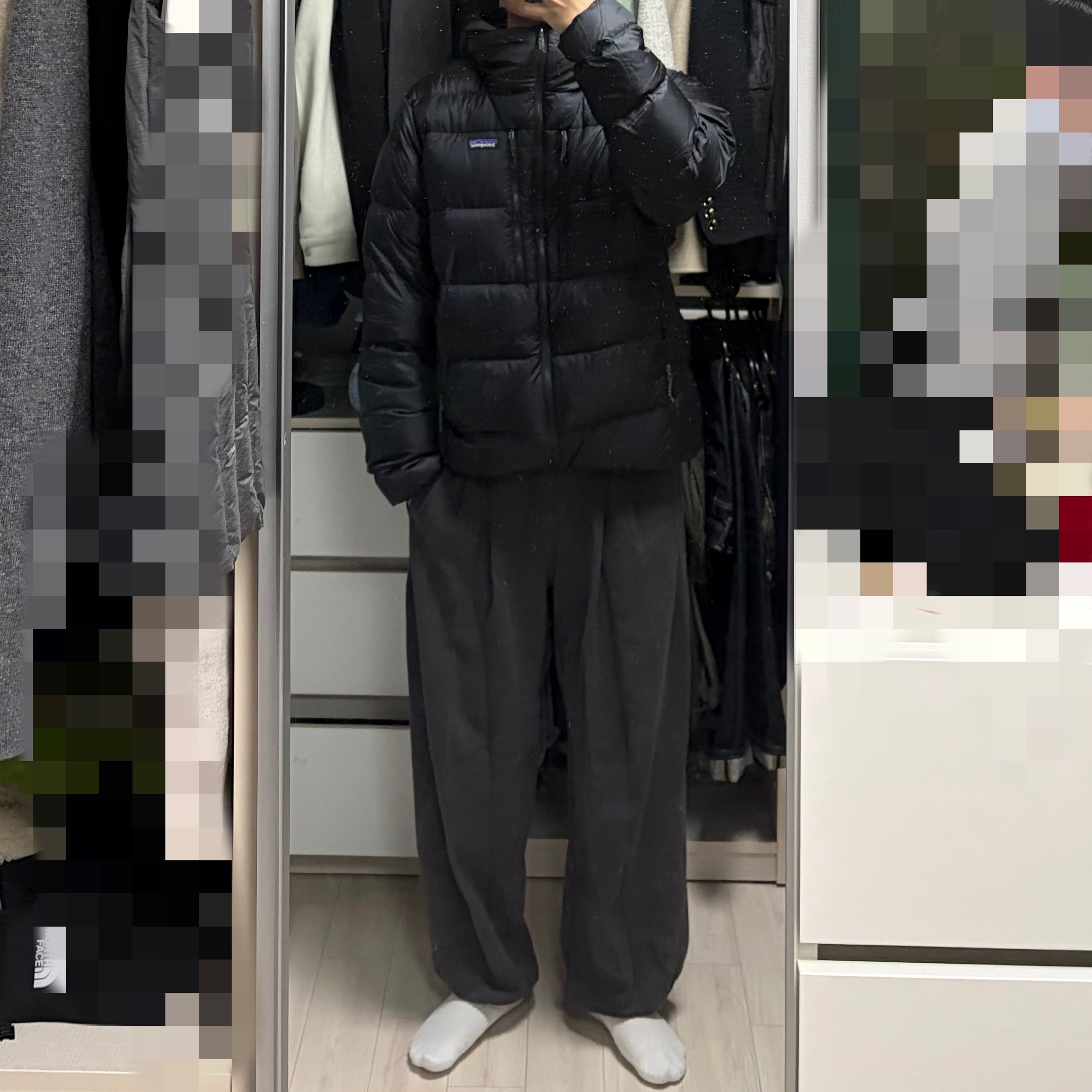 Patagonia Fitz Roy Down Hoody Black 착용 스타일 - 3