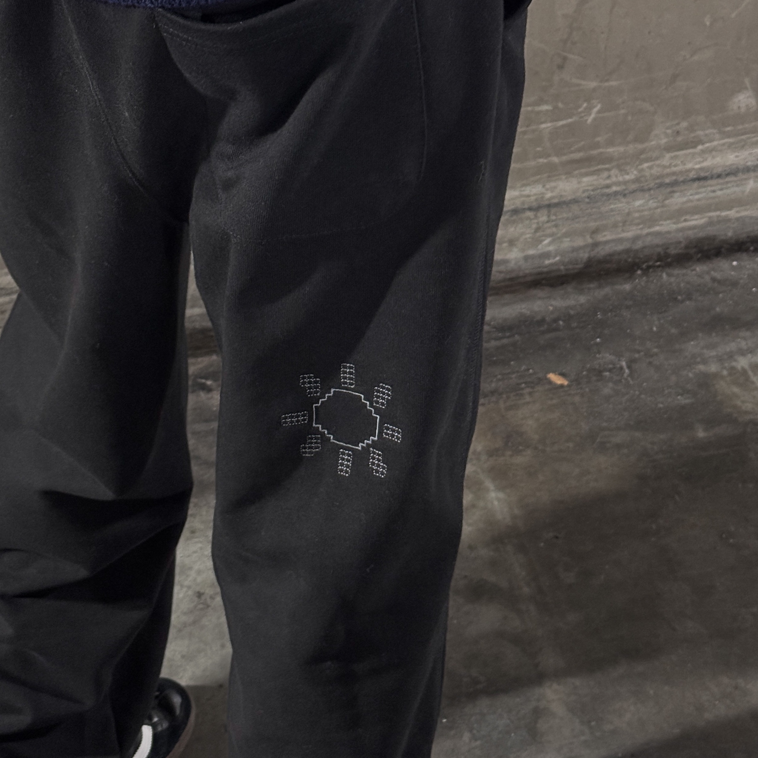 [KREAM 단독] Knitted Sun Training Pants Black, Adidas Samba OG Black White Gum 착용 스타일 - 2