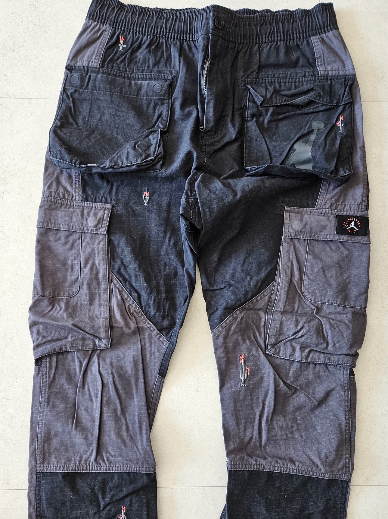 Jordan x Travis Scott Cargo Pants Black 착용 스타일