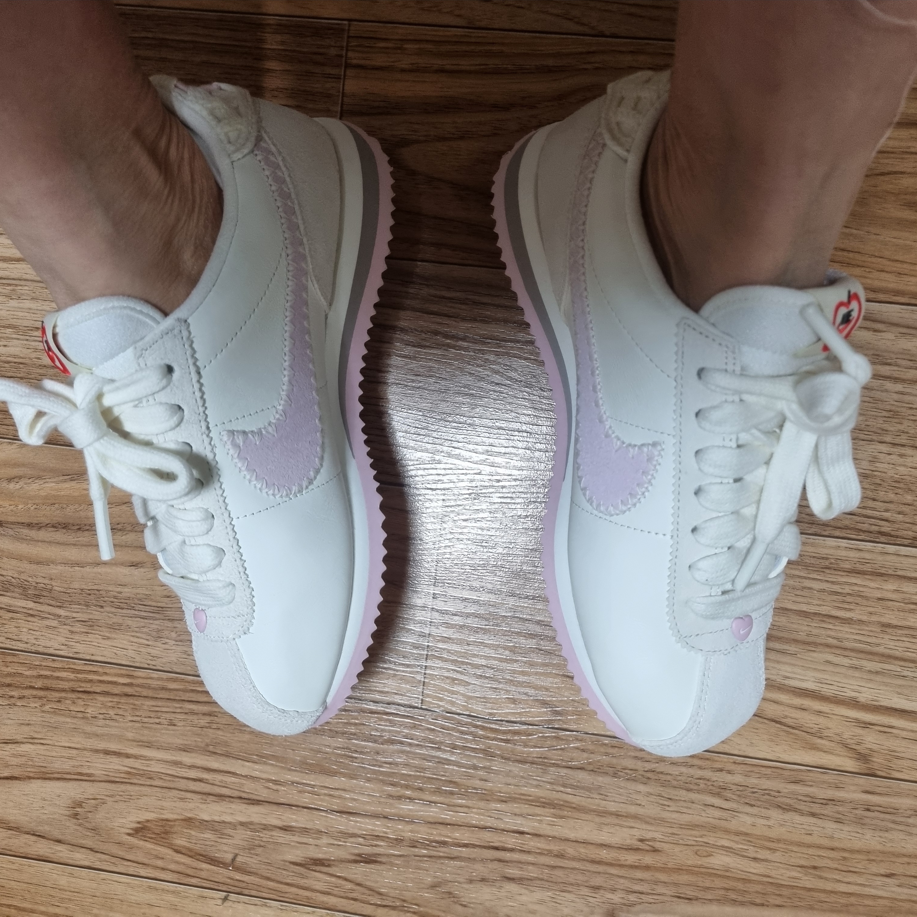 (W) Nike Cortez Valentine's Day Sail Pink Foam 착용 스타일 - 4