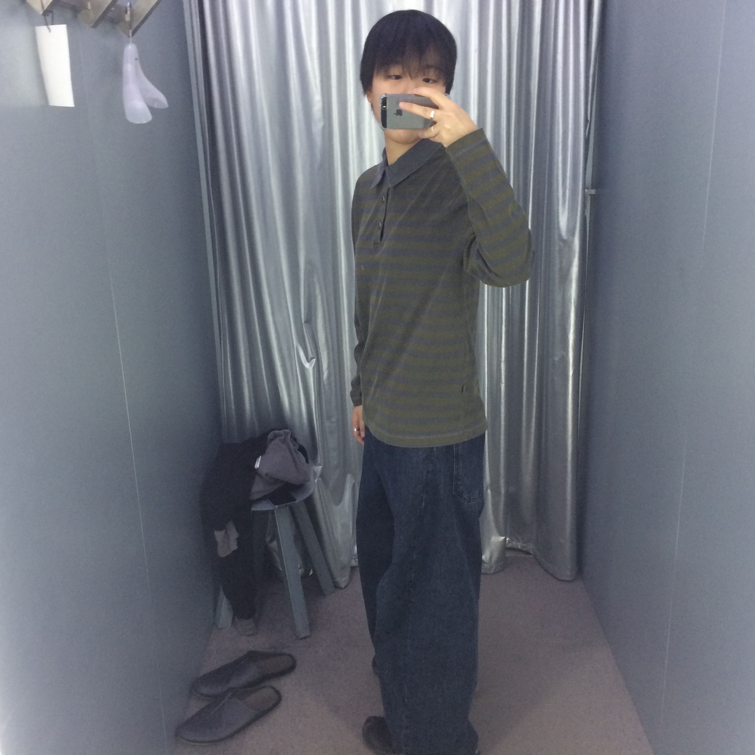 Hatchingroom VTG Stripe Polo T-Shirt Dyed Grey, Hatchingroom Wide Curve Jeans Washed Indigo 착용 스타일 - 1