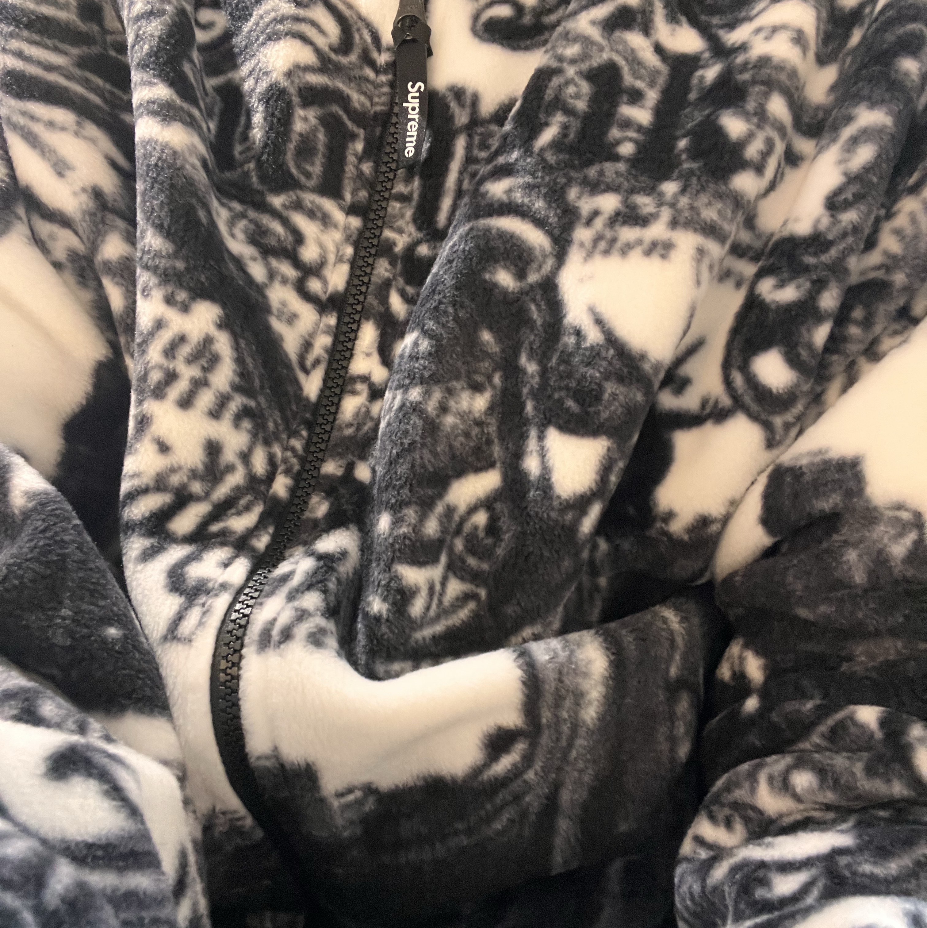 Supreme New York Fleece Jacket White - 25FW 착용 스타일