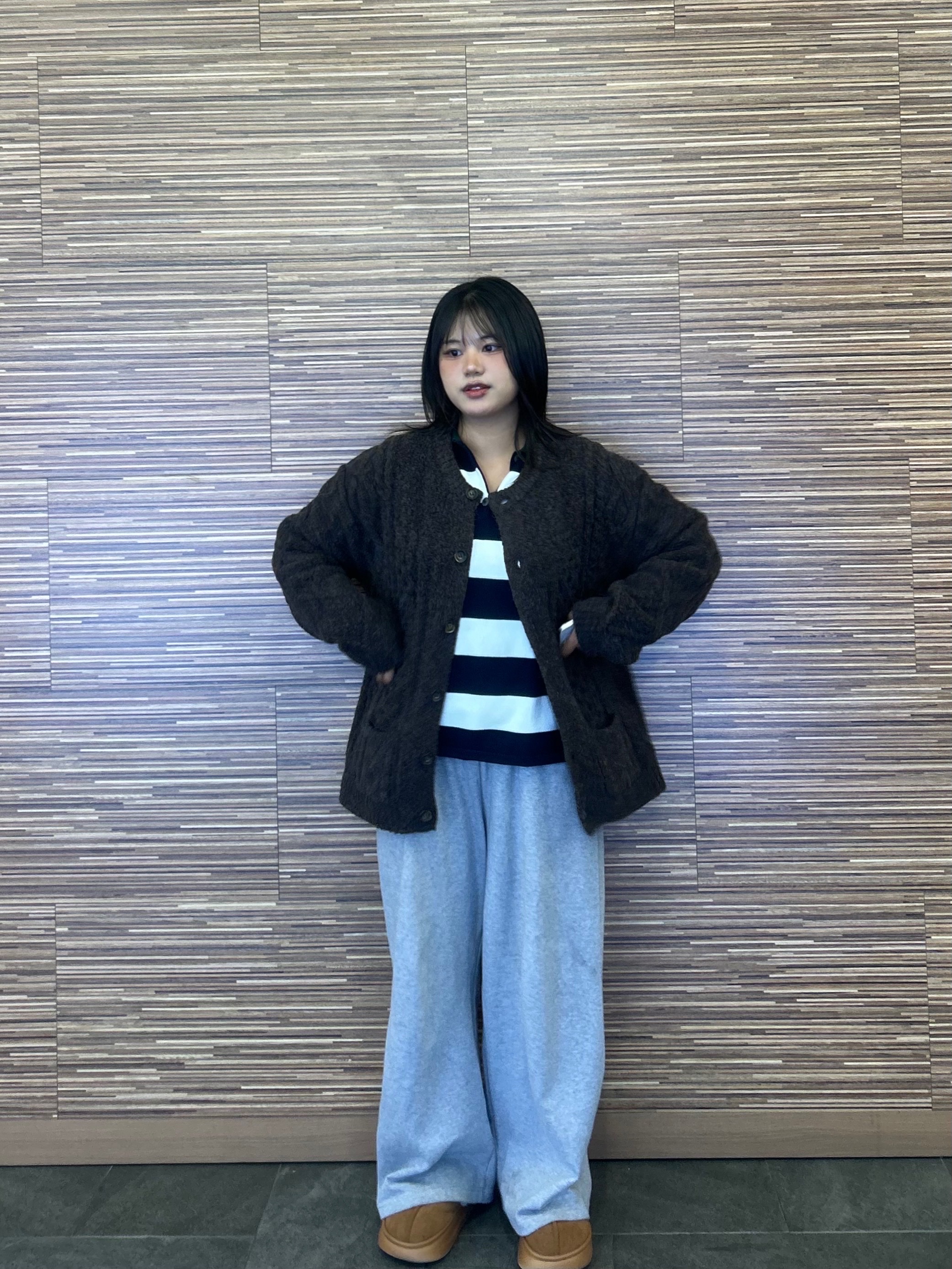 Knitted Bold Cable Round Knit Cardigan Brown 착용 스타일