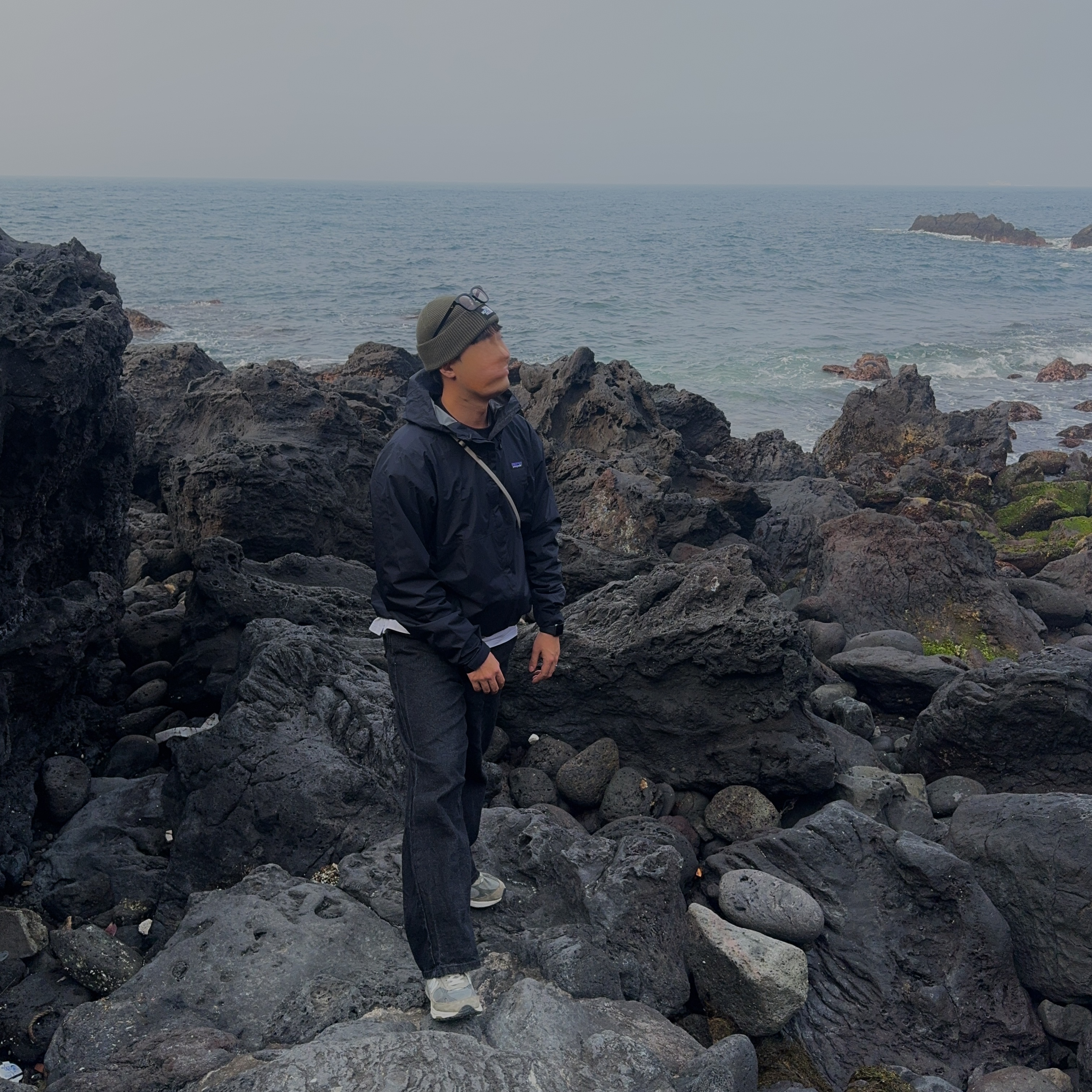 Patagonia Torrentshell 3L Jacket Black, New Balance 993 Made in USA Grey - D Standard 착용 스타일