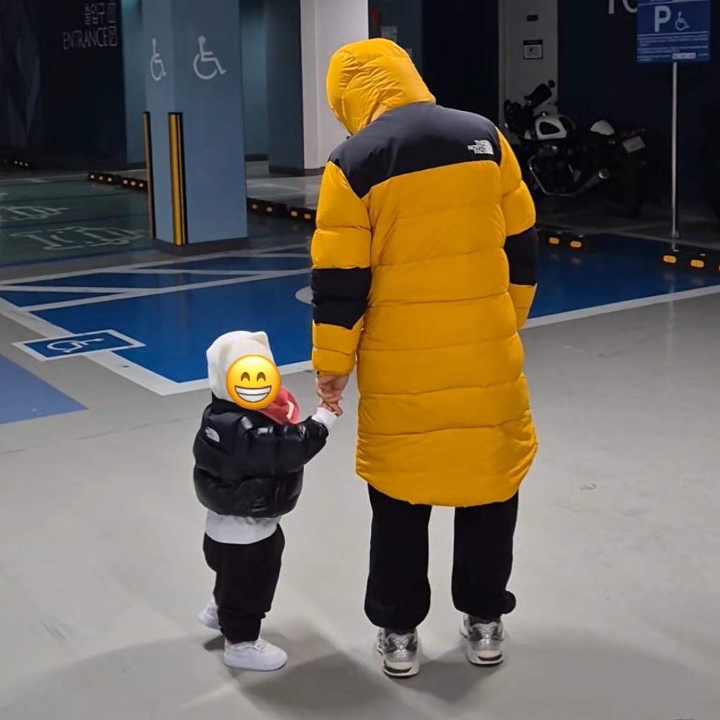 (Kids) The North Face 1996 Eco Nuptse Down Jacket Real Black, Asics Gel-Kayano 14 Cream Black 착용 스타일
