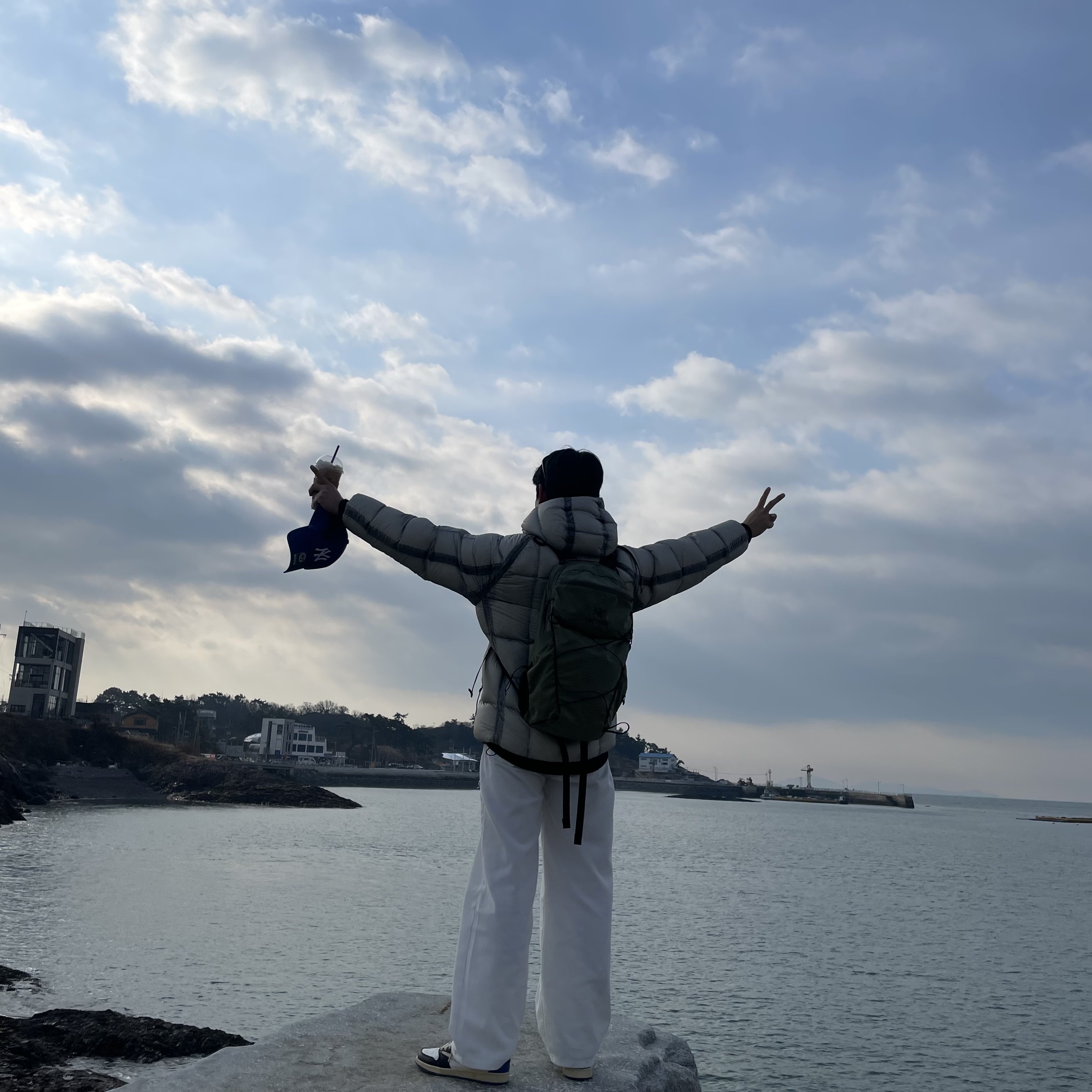 C.P. Company Korea Exclusive D.D. Shell Hooded Down Jacket Lunar Rock - 25FW, Montbell Polarized Trekking Glasses Black Black 착용 스타일 - 2