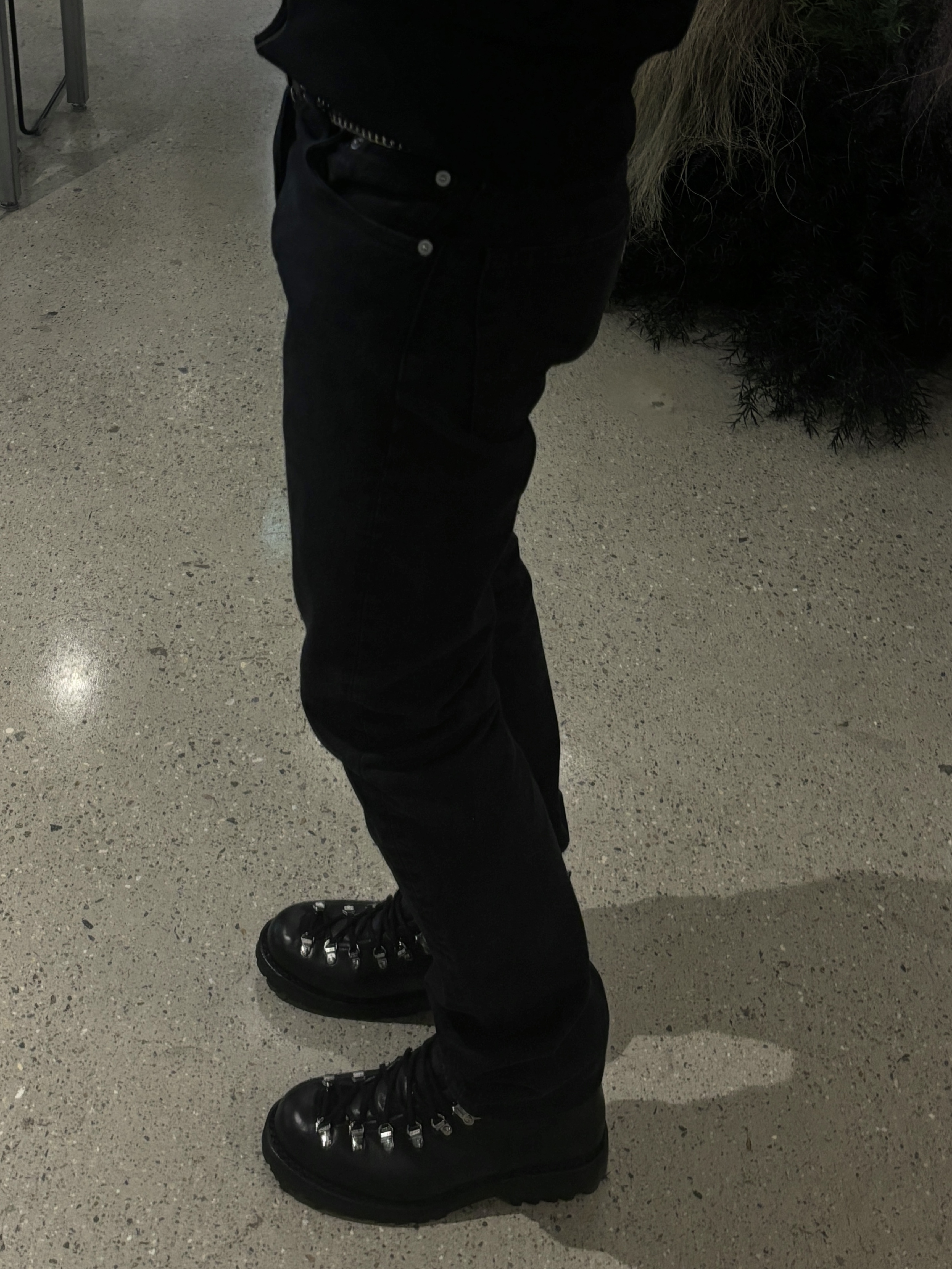 Levi's x JJJJound 501 93 Jean Black Overdye 착용 스타일 - 2