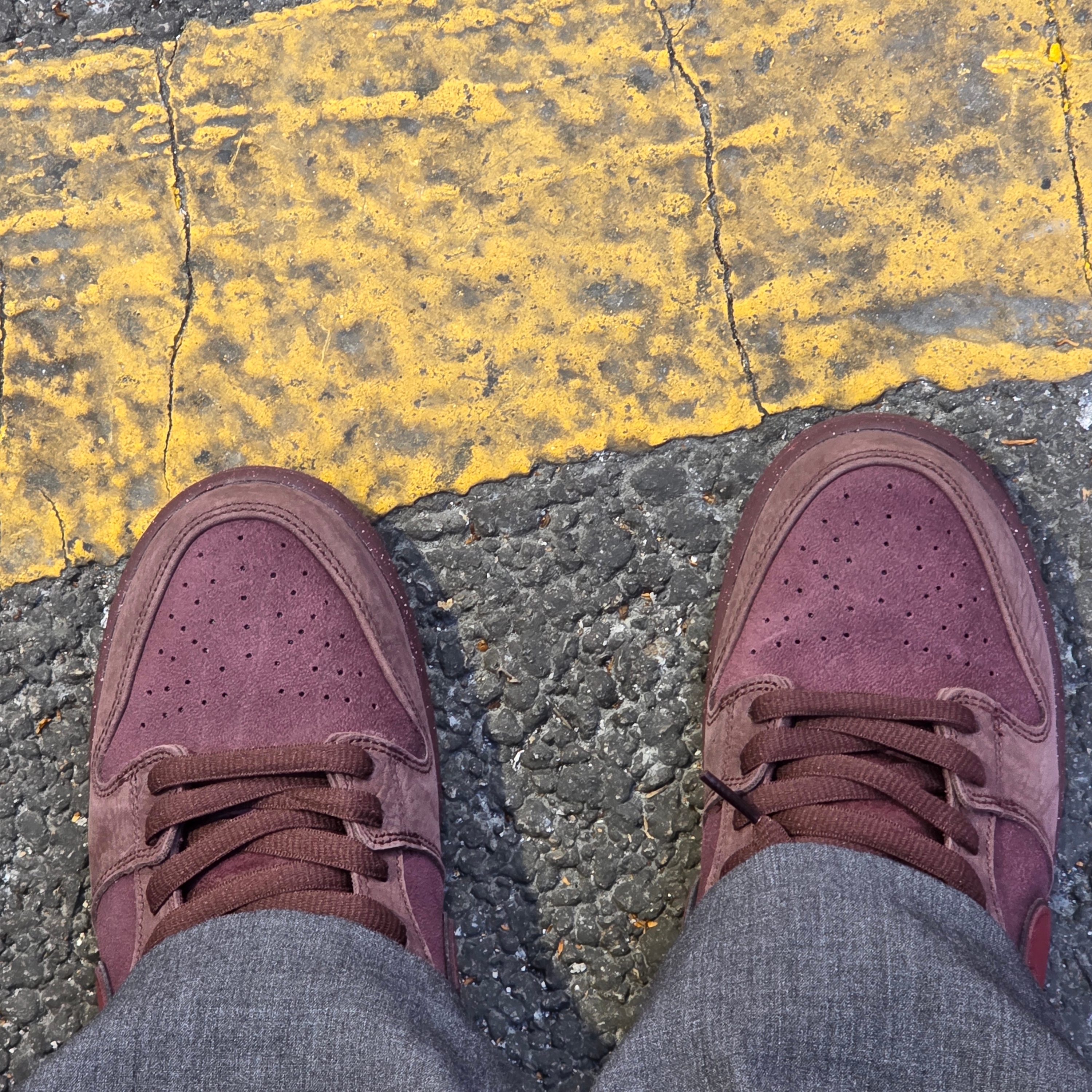 Nike SB Dunk Low PRM Burgundy Crush 착용 스타일