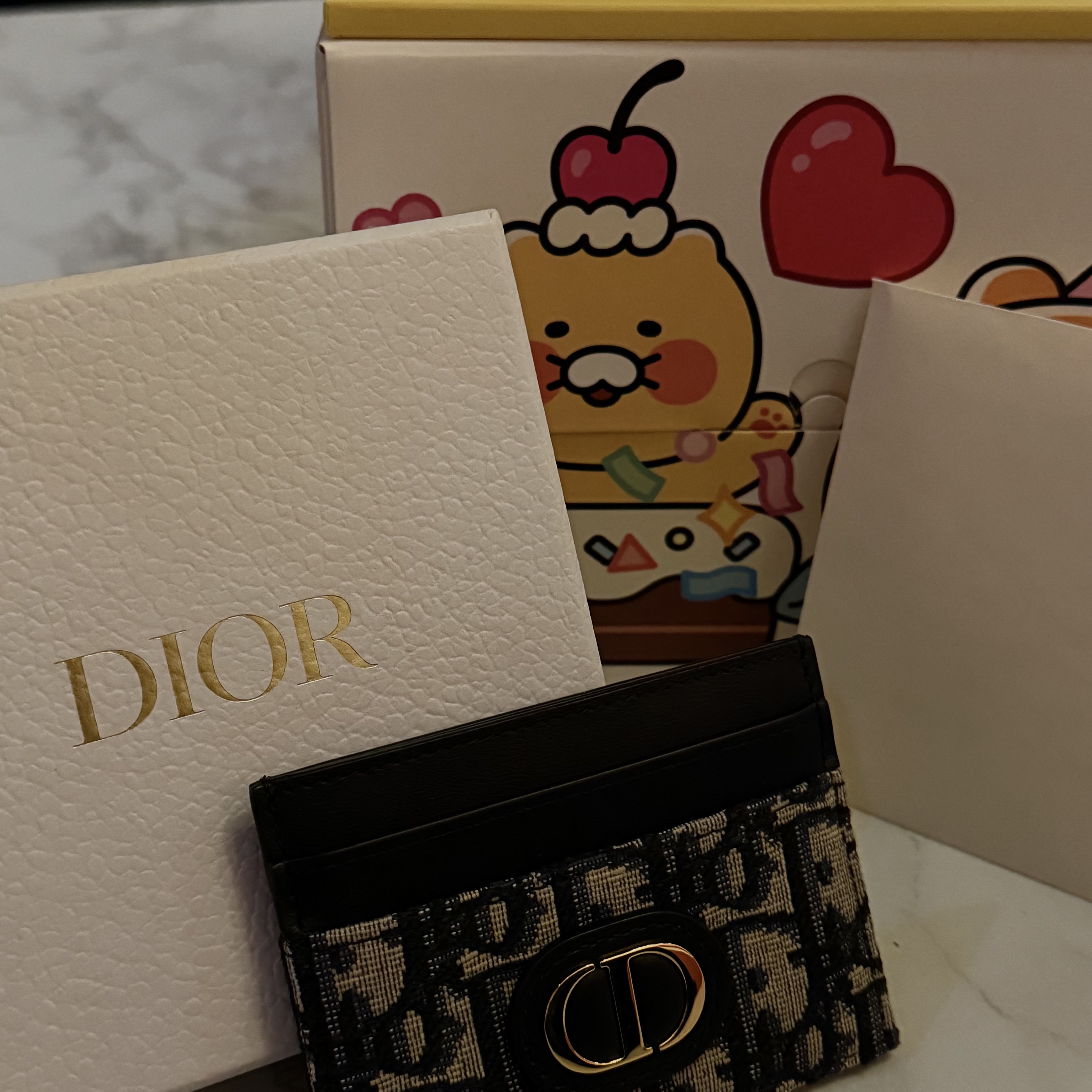 Dior 30 Montaigne Five Slot Card Holder Blue Dior Oblique Jacquard 착용 스타일