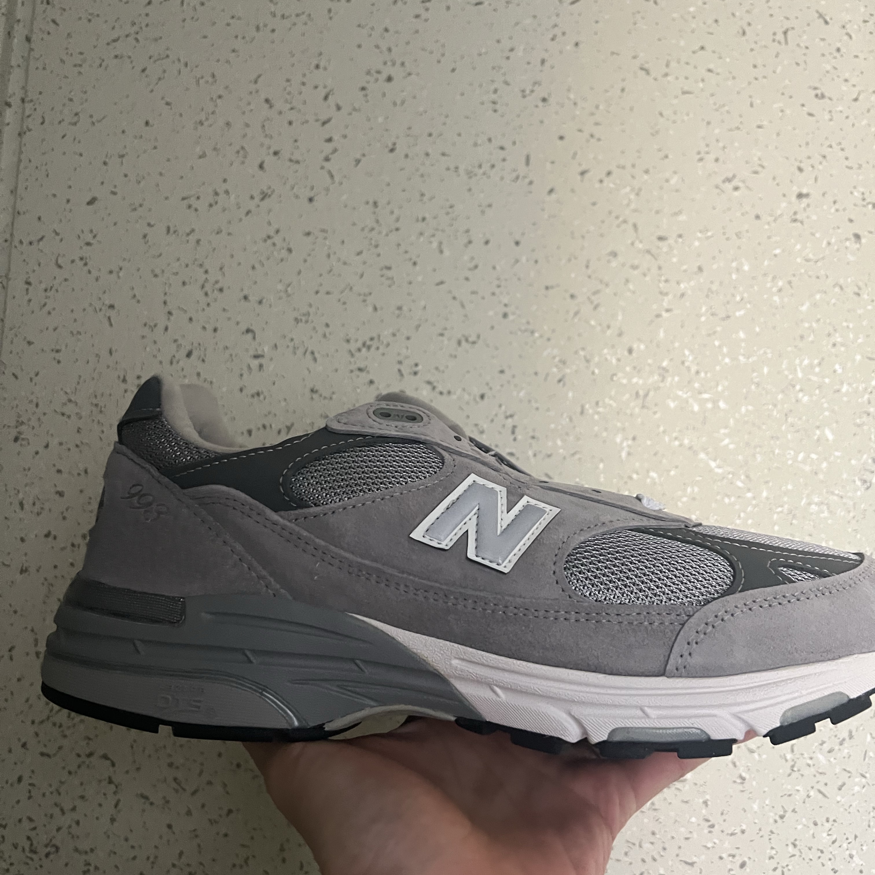 New Balance 993 Made in USA Grey - 2E Wide 착용 스타일 - 3