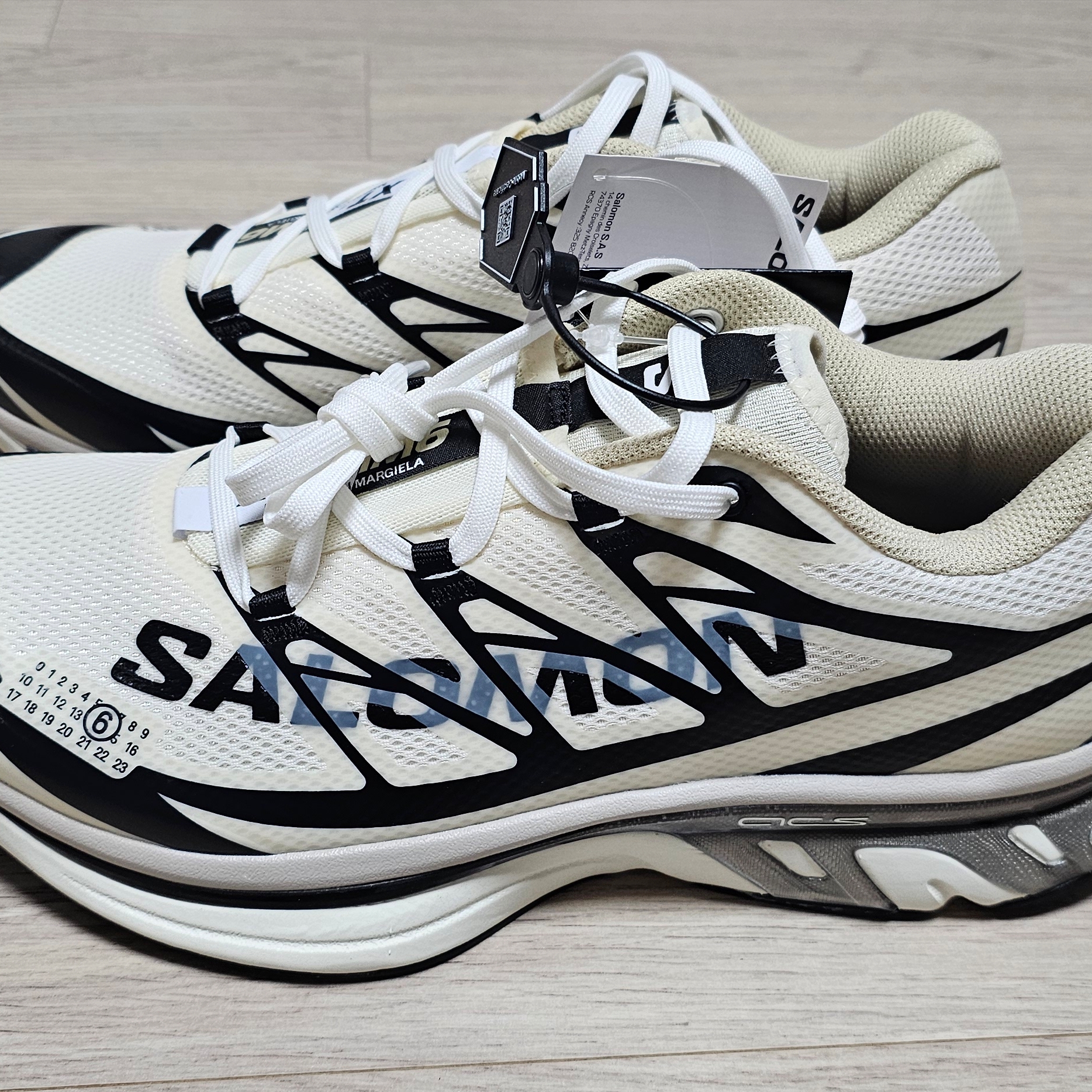 Salomon x MM6 Masion Margiela XT-MM6 Vanilla Ice Black 착용 스타일