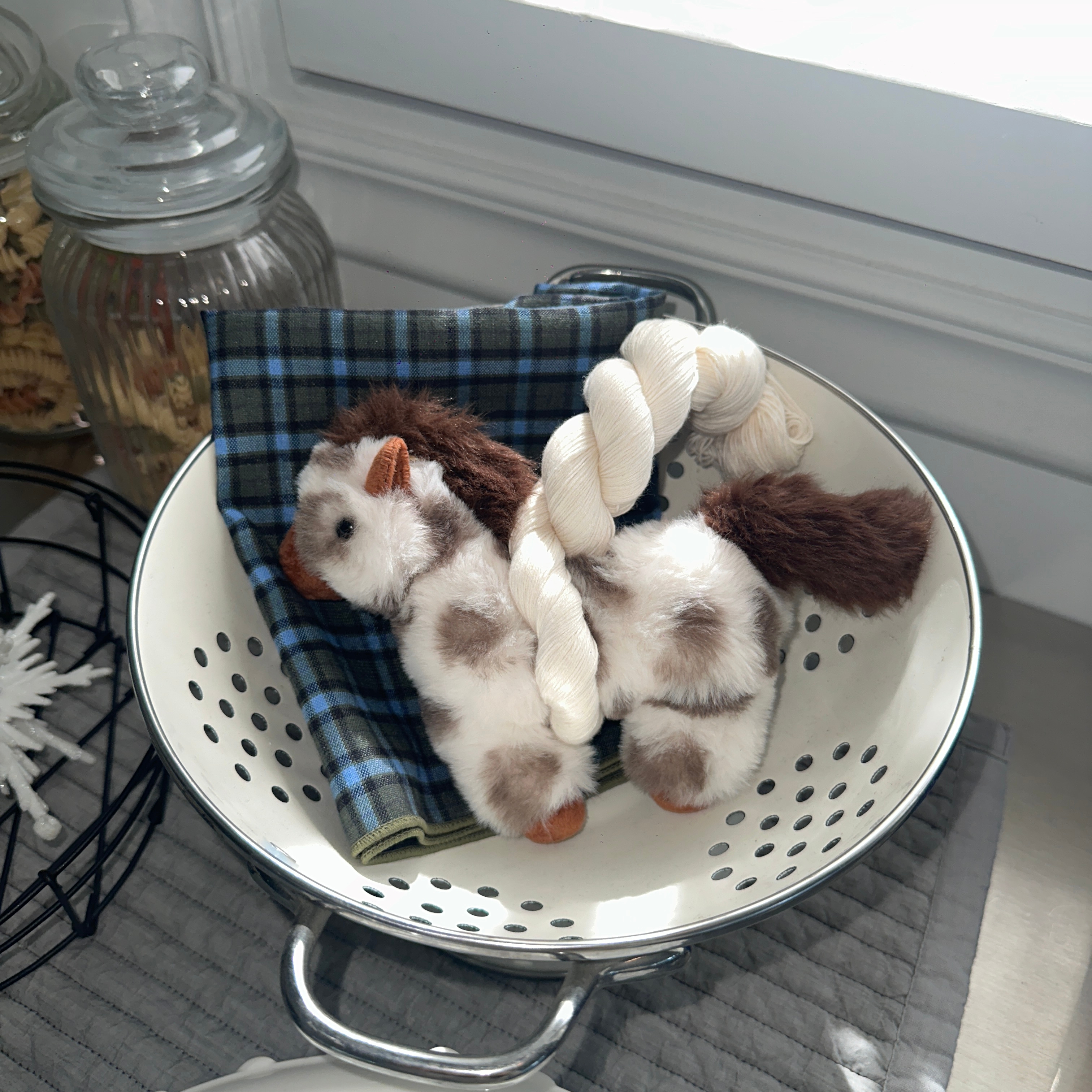 [3% 적립] POUPPET BIG HOPE PONY CHARM 착용 스타일