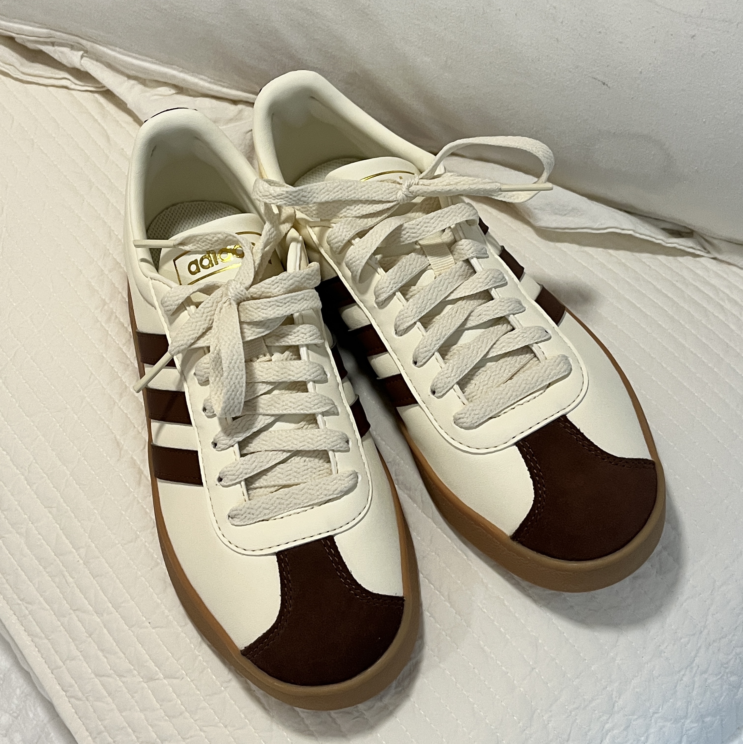 Adidas VL Court 2.0 Cream Brown 착용 스타일